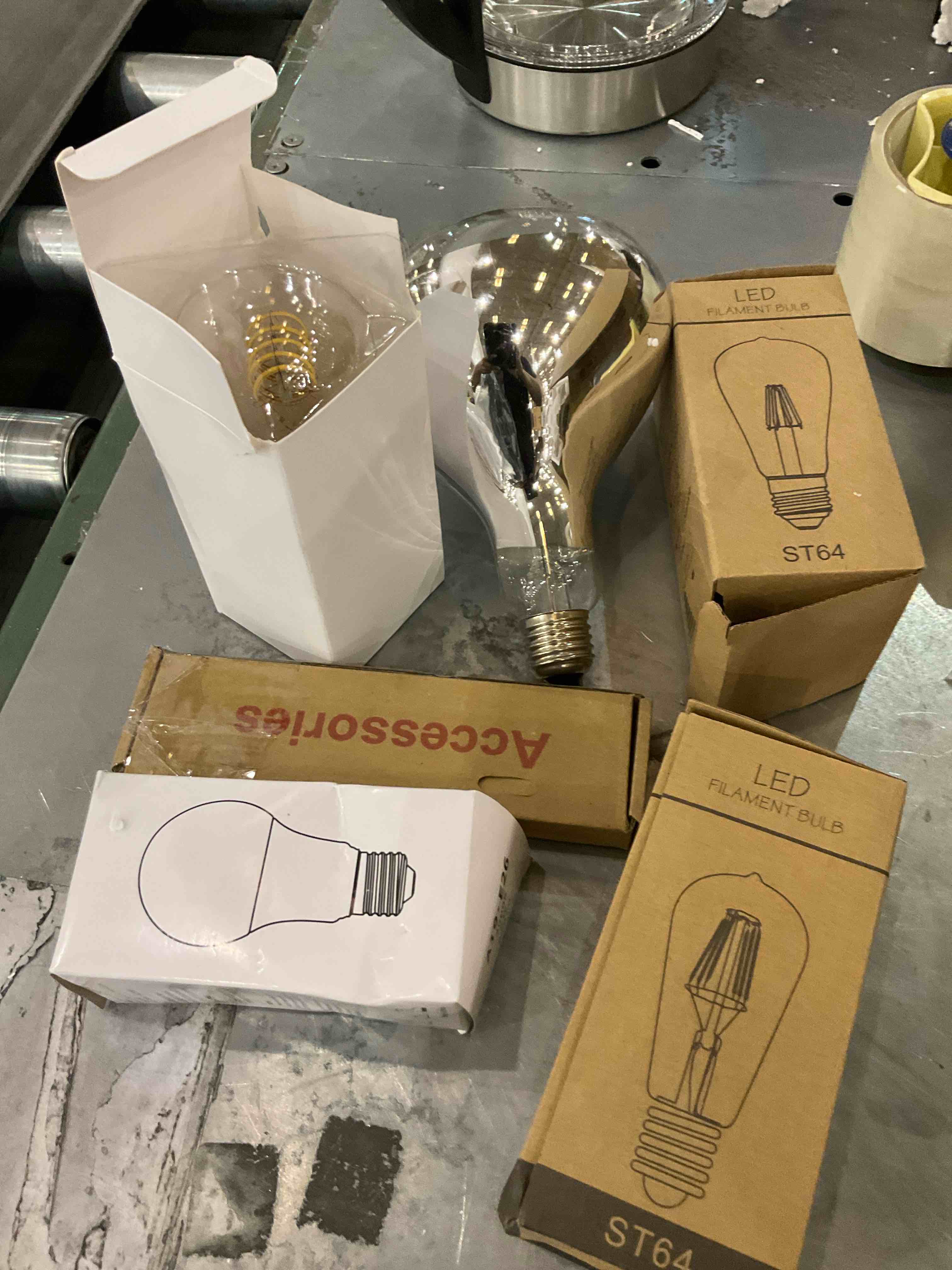https://s3.amazonaws.com/lotting-images-prod/bidfta/TEA0253241_1730386885482.jpeg