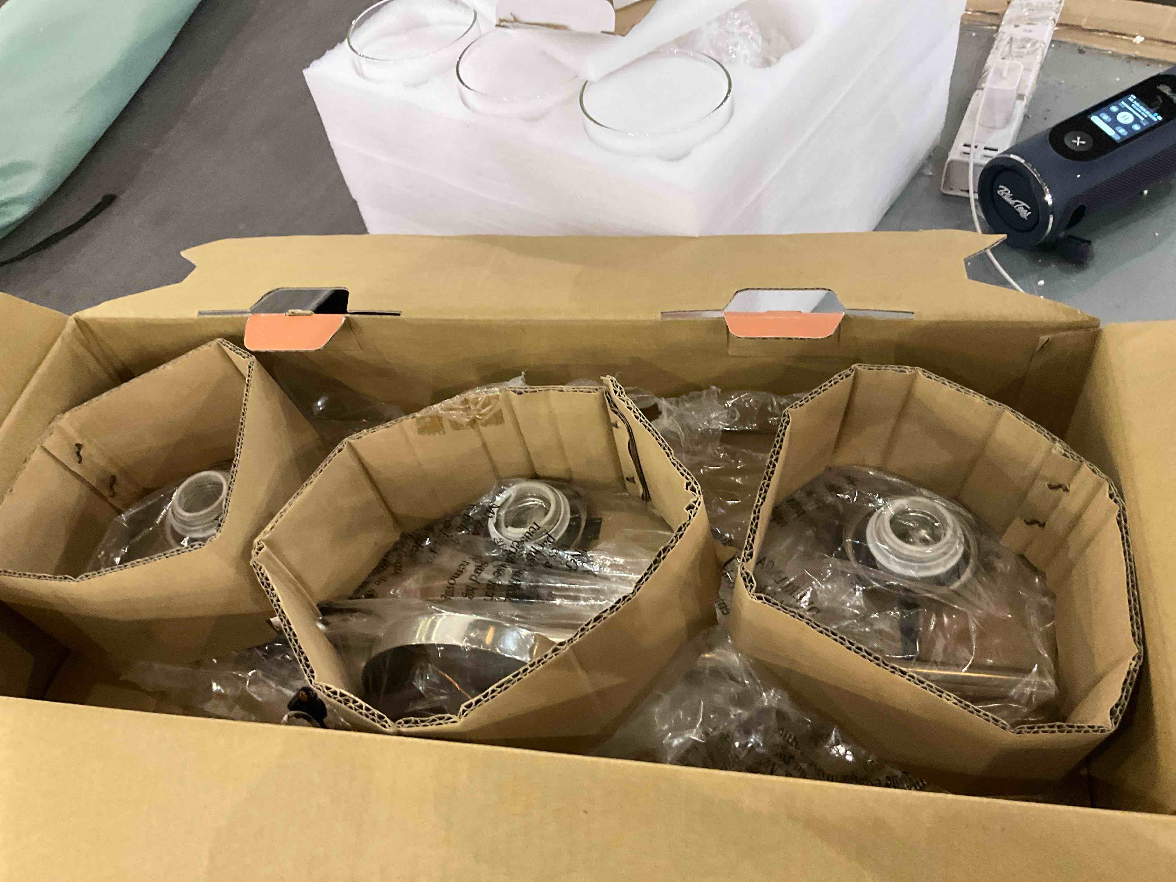 https://s3.amazonaws.com/lotting-images-prod/bidfta/TEA0253490_1730298421212.jpeg