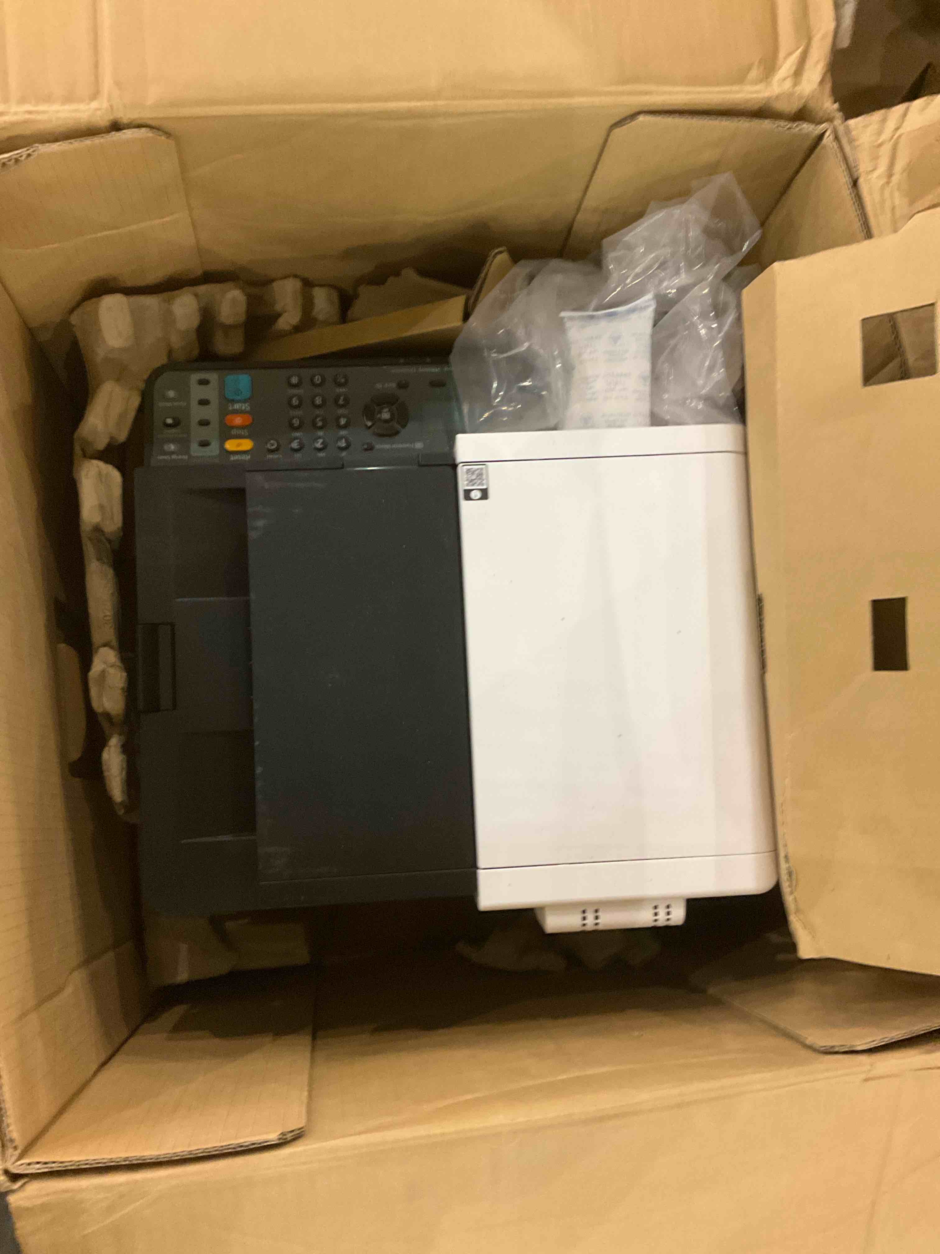 https://s3.amazonaws.com/lotting-images-prod/bidfta/TEA0254158_1727260032179.jpeg