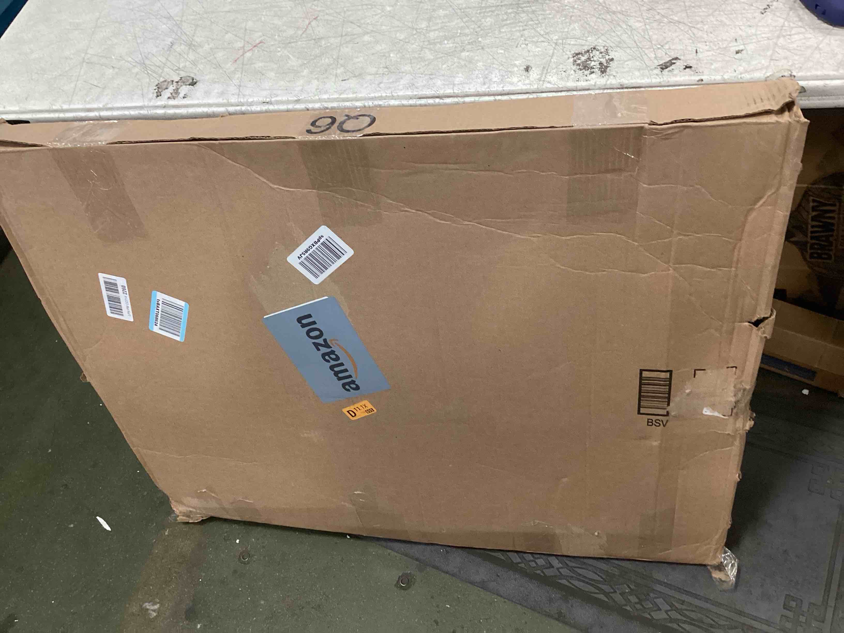 https://s3.amazonaws.com/lotting-images-prod/bidfta/TEA0256513_1727190236904.jpeg