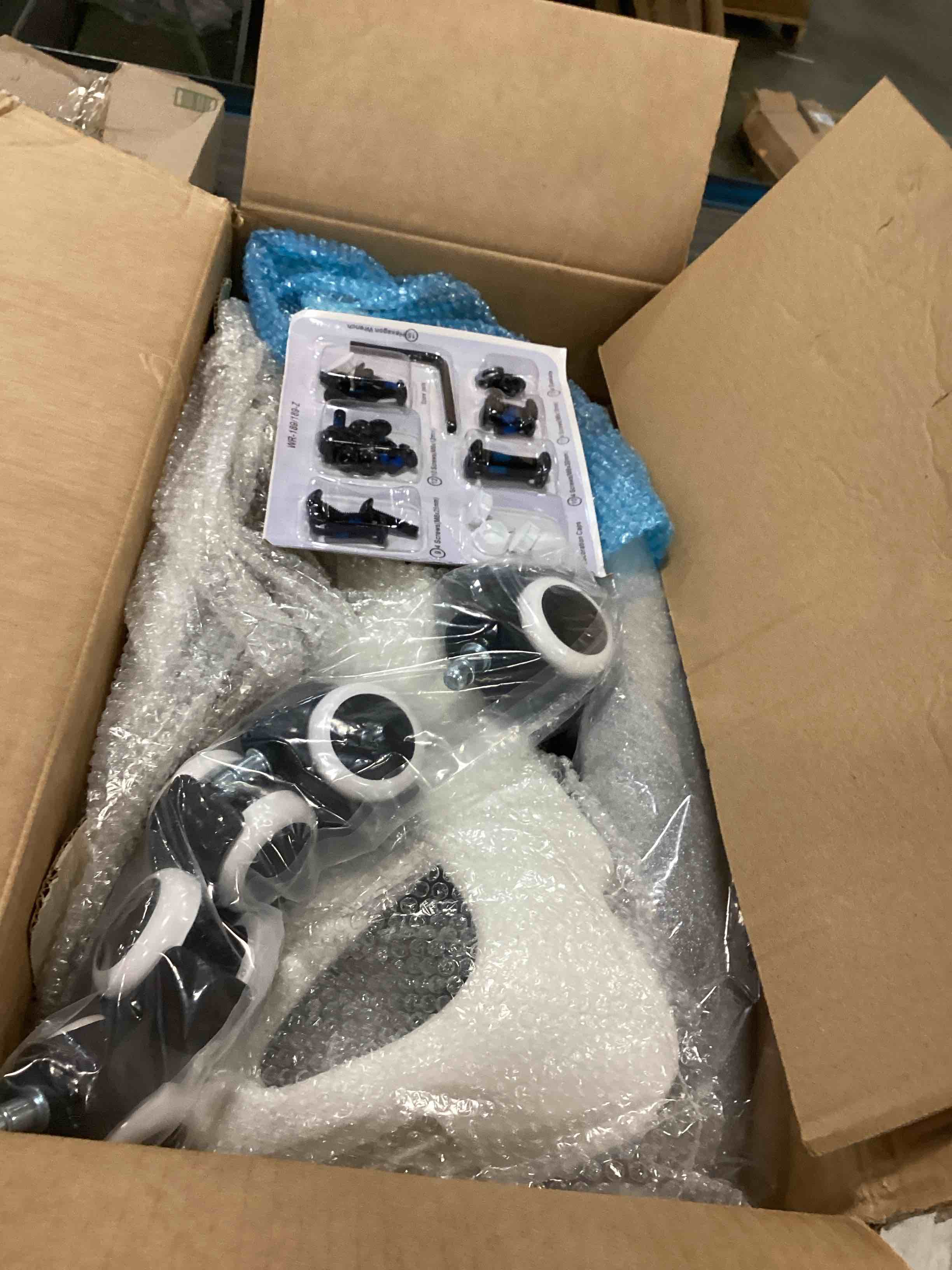 https://s3.amazonaws.com/lotting-images-prod/bidfta/TEA0256524_1727187562837.jpeg