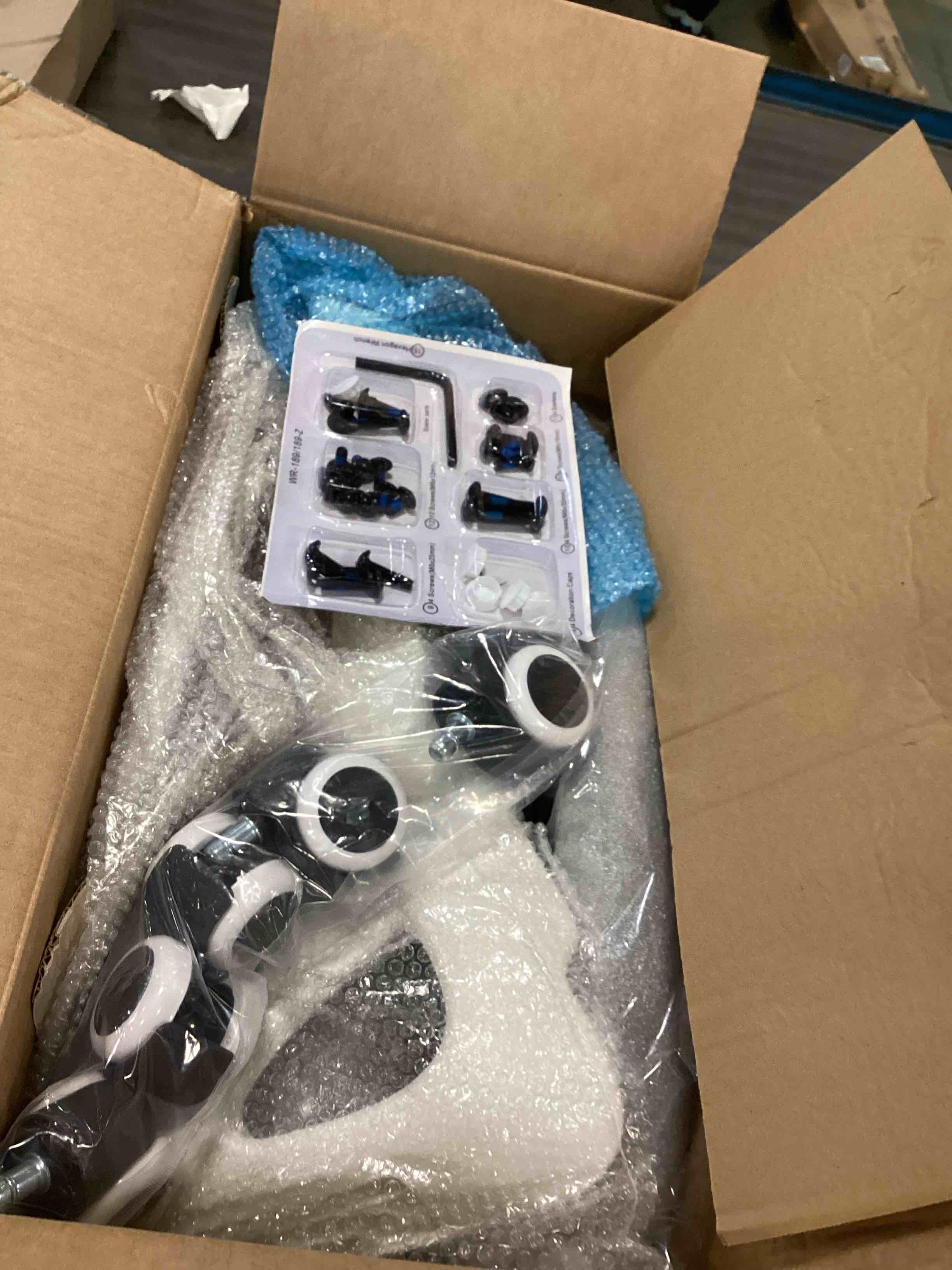 https://s3.amazonaws.com/lotting-images-prod/bidfta/TEA0256524_1727187564010.jpeg