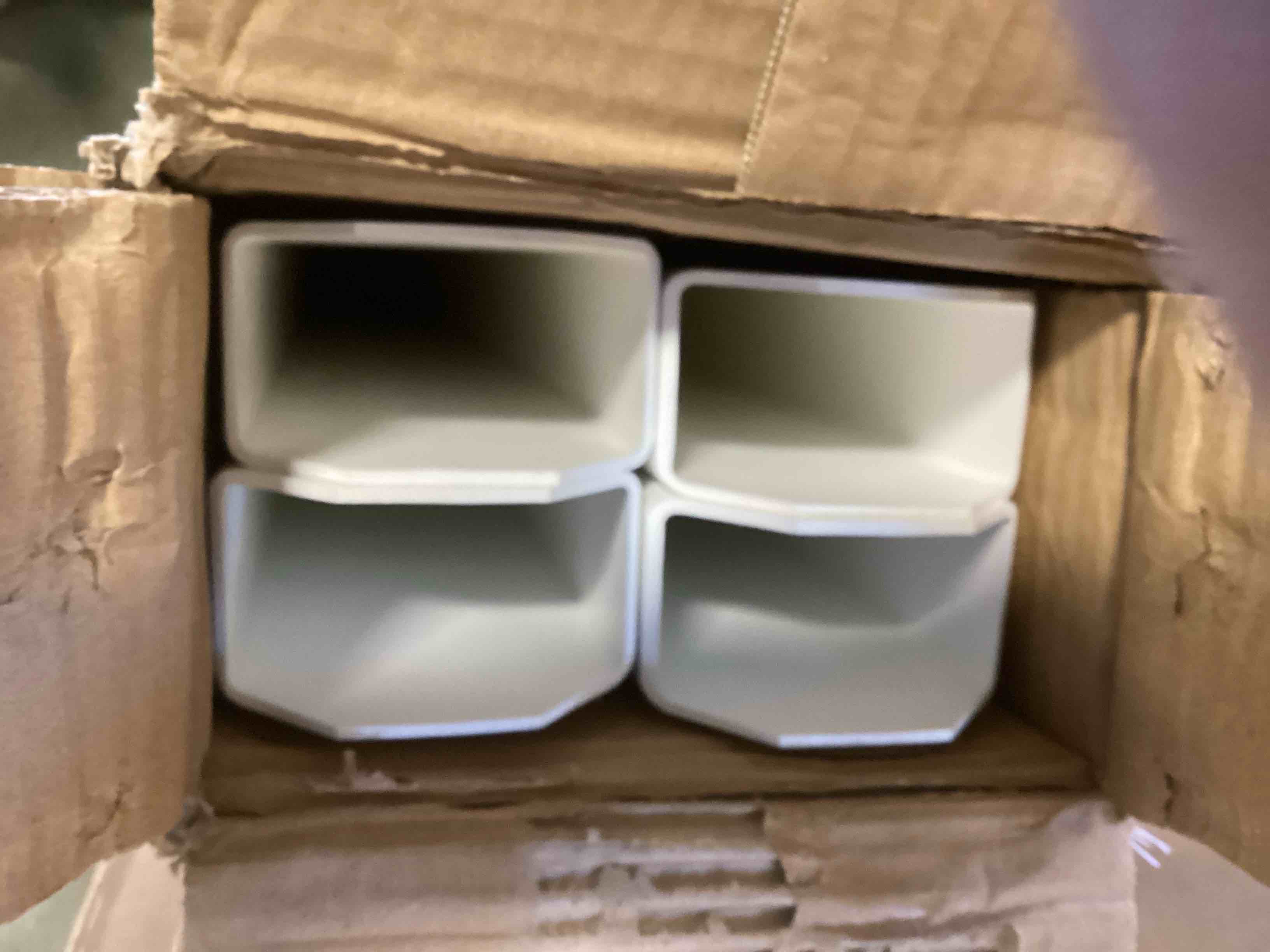 https://s3.amazonaws.com/lotting-images-prod/bidfta/TEA0258018_1728574133589.jpeg