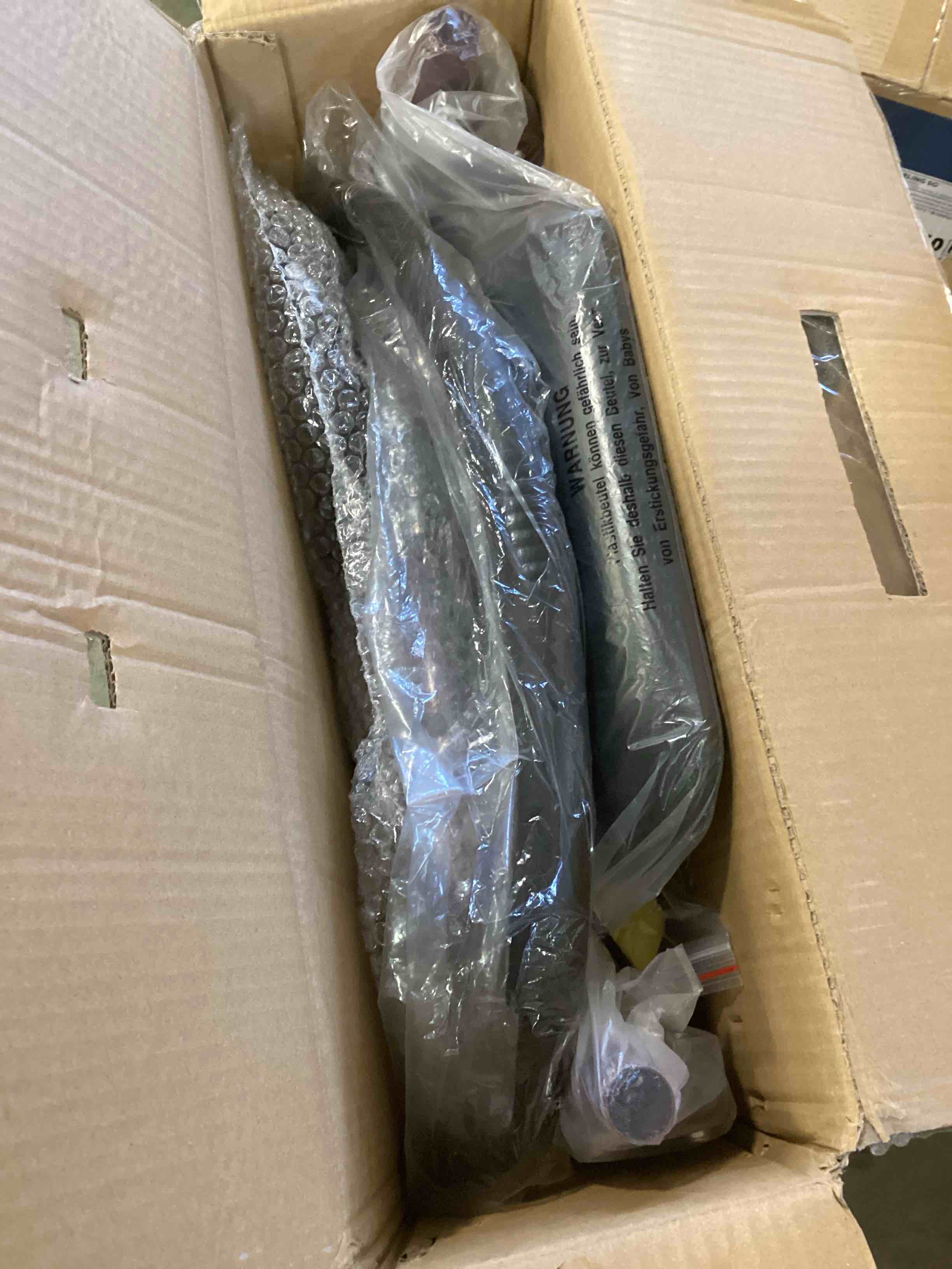 https://s3.amazonaws.com/lotting-images-prod/bidfta/TEA0258043_1728567146914.jpeg