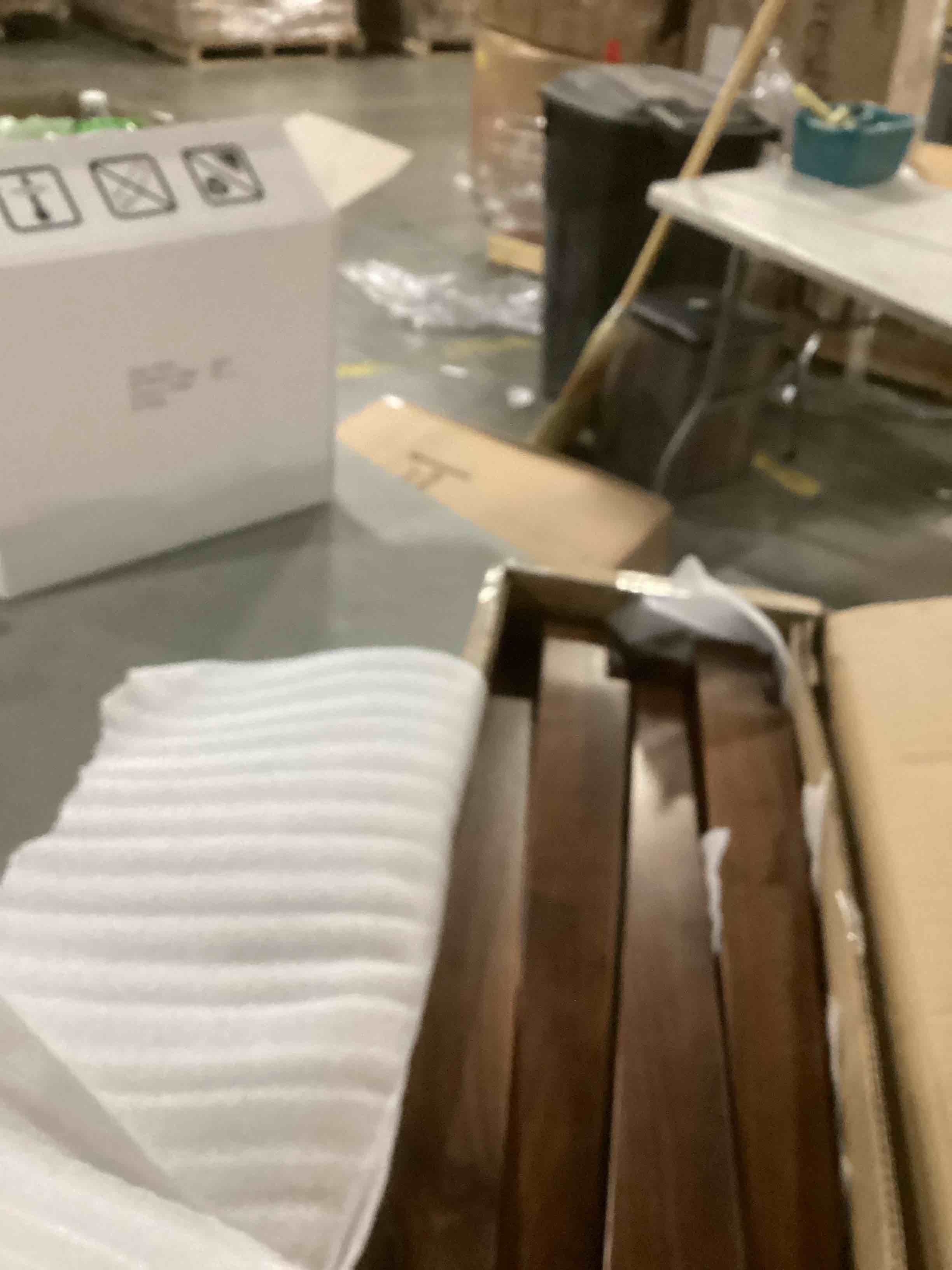 https://s3.amazonaws.com/lotting-images-prod/bidfta/TEA0262154_1745332367625.jpeg
