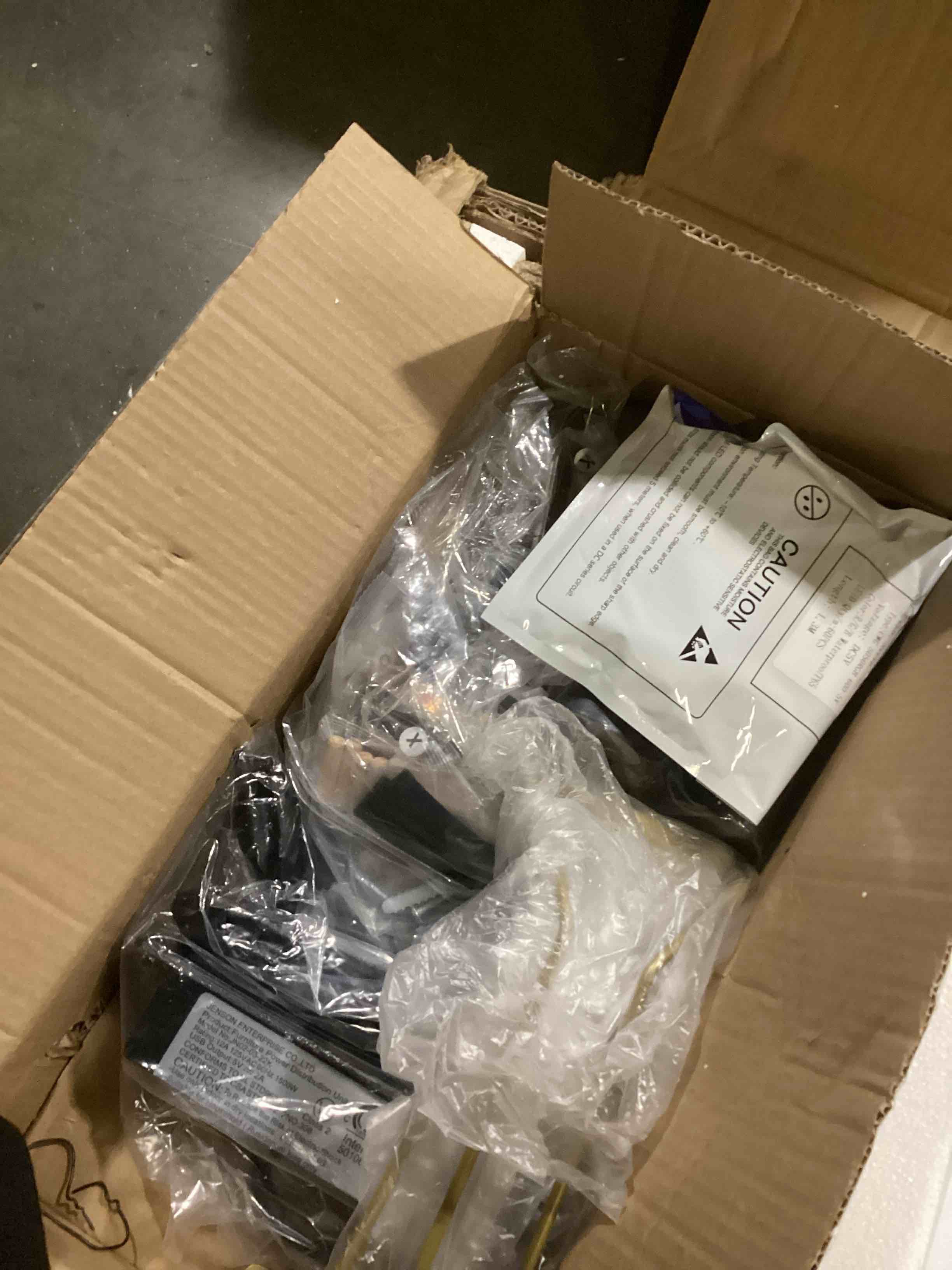 https://s3.amazonaws.com/lotting-images-prod/bidfta/TEA0263119_1743772934766.jpeg