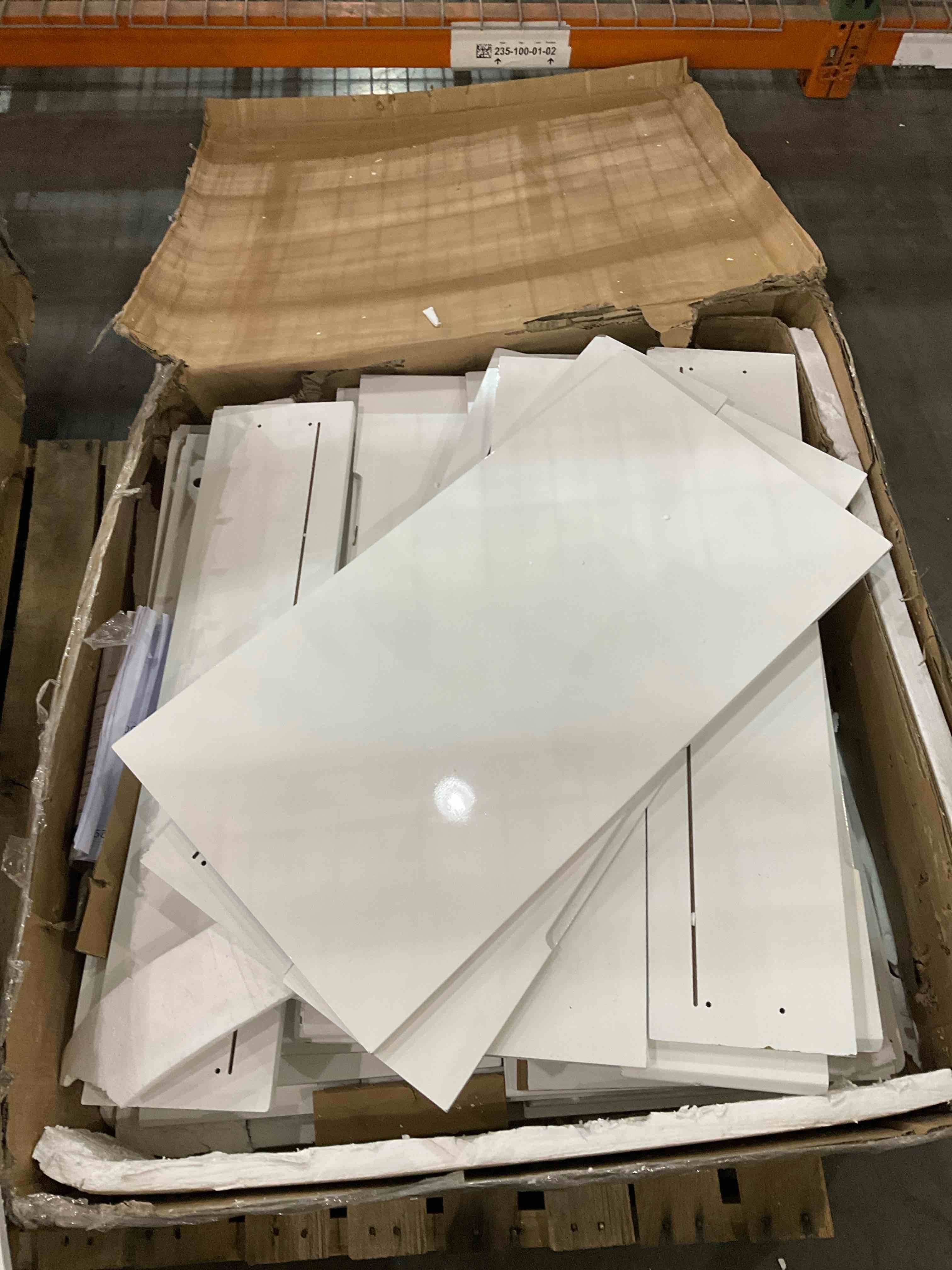 16-Drawer Chest With Graceful Design And Tempered Glass Top