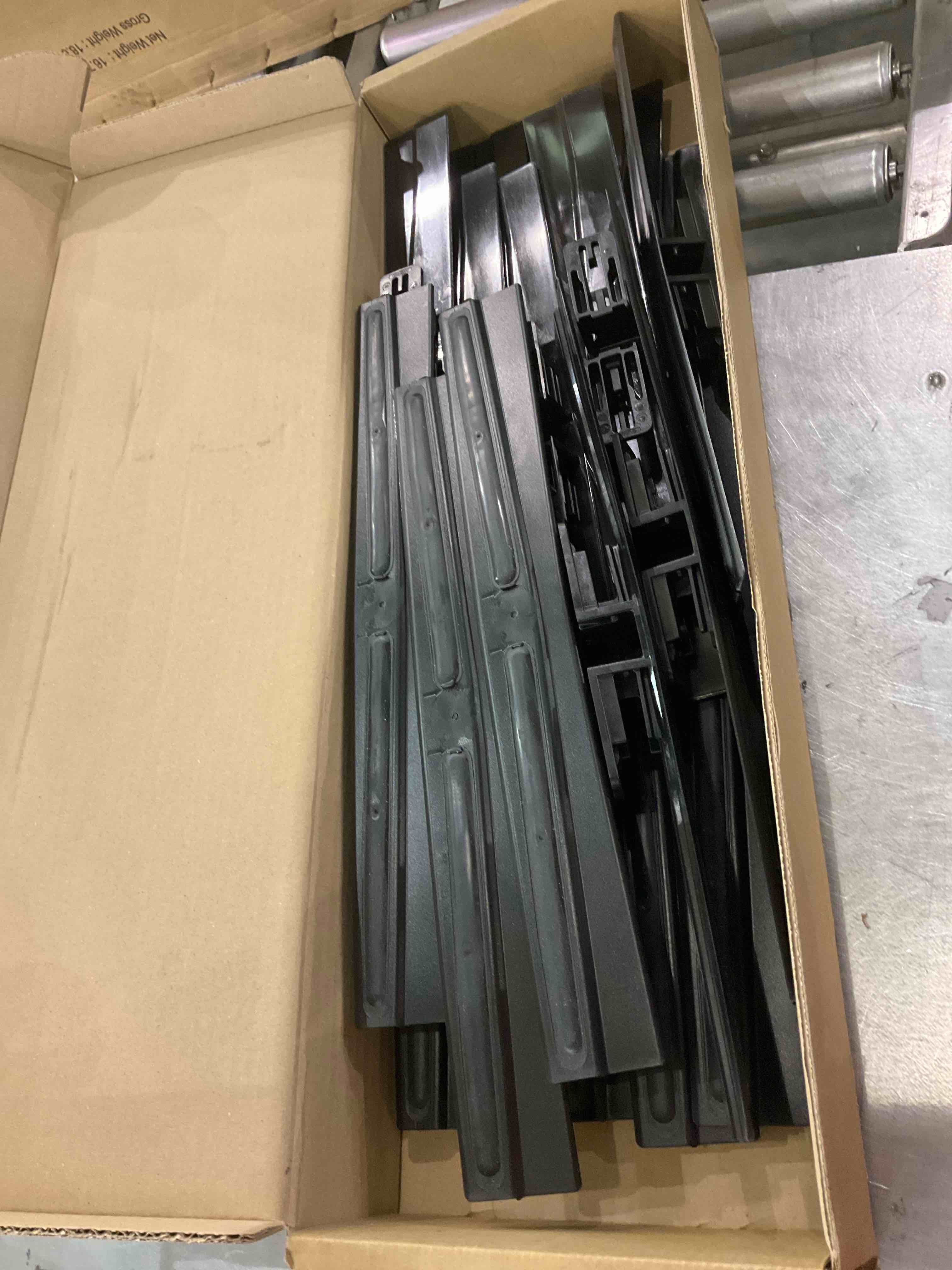 pom black 20x in a box 