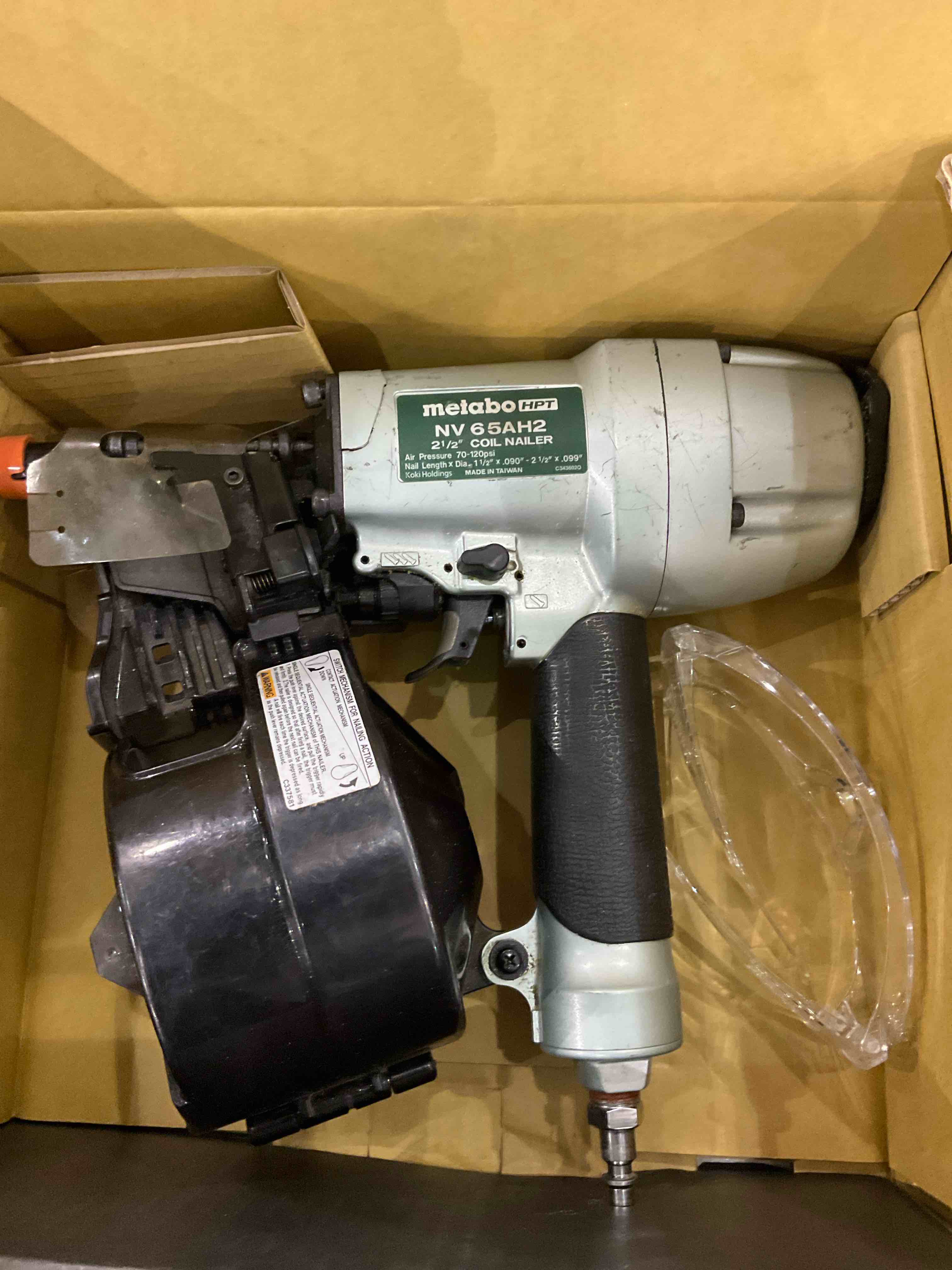 Metabo HPT Coil Siding Nailer, 1-1/2 inch to 2-1/2 inch Siding Nails, Side load, Tilt Bottom Magazine (NV65AH2)