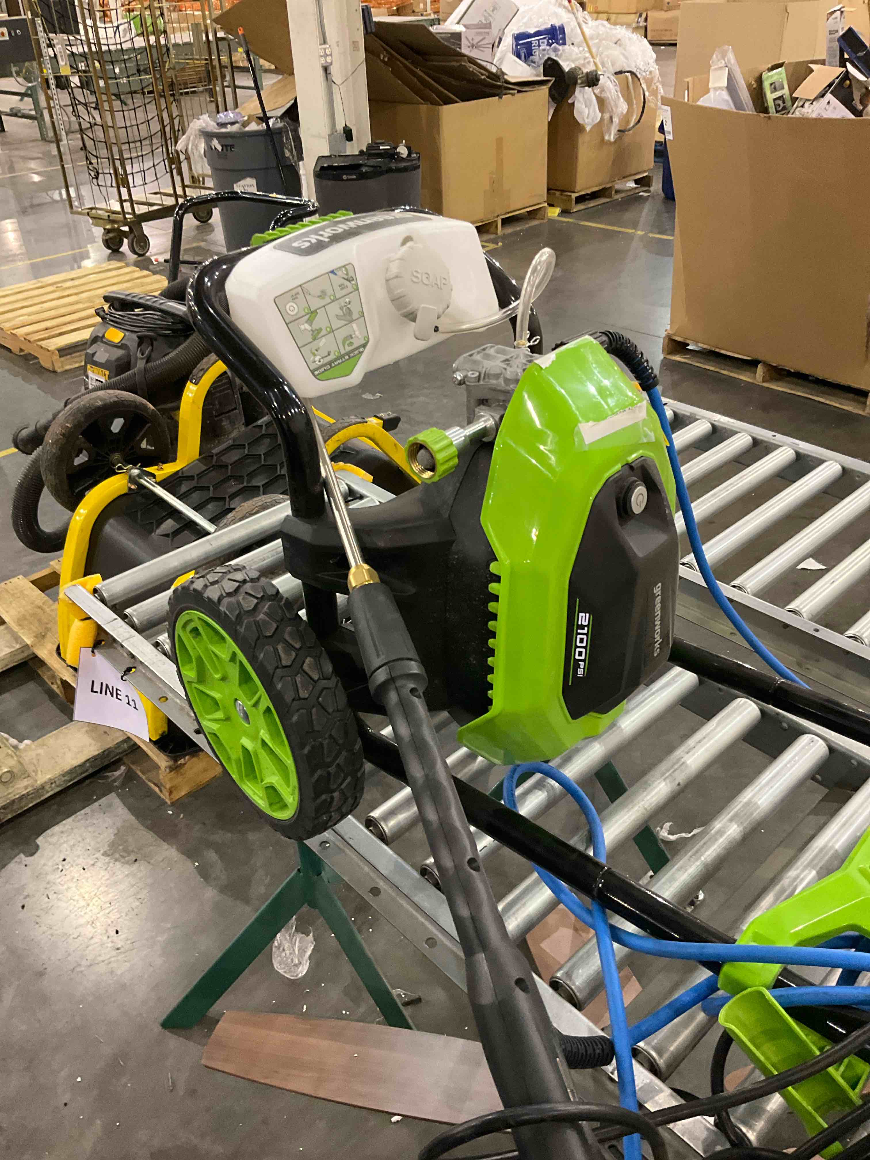Greenworks 2000 PSI 1.2 GPM Pressure Washer (Open Frame GPW2003) GPW2003 blue buffer missing