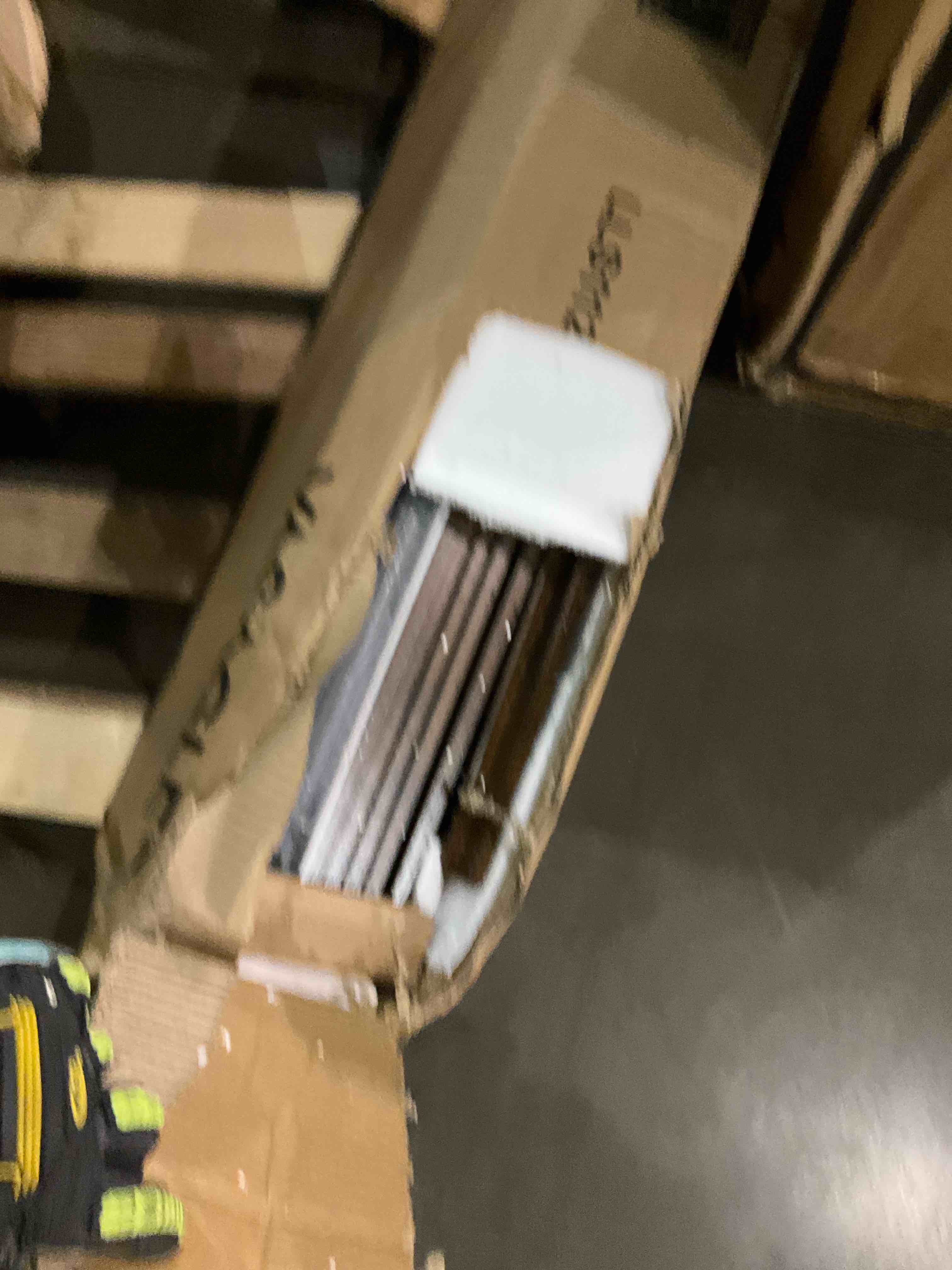 https://s3.amazonaws.com/lotting-images-prod/bidfta/TEA0266165_1737462260377.jpeg
