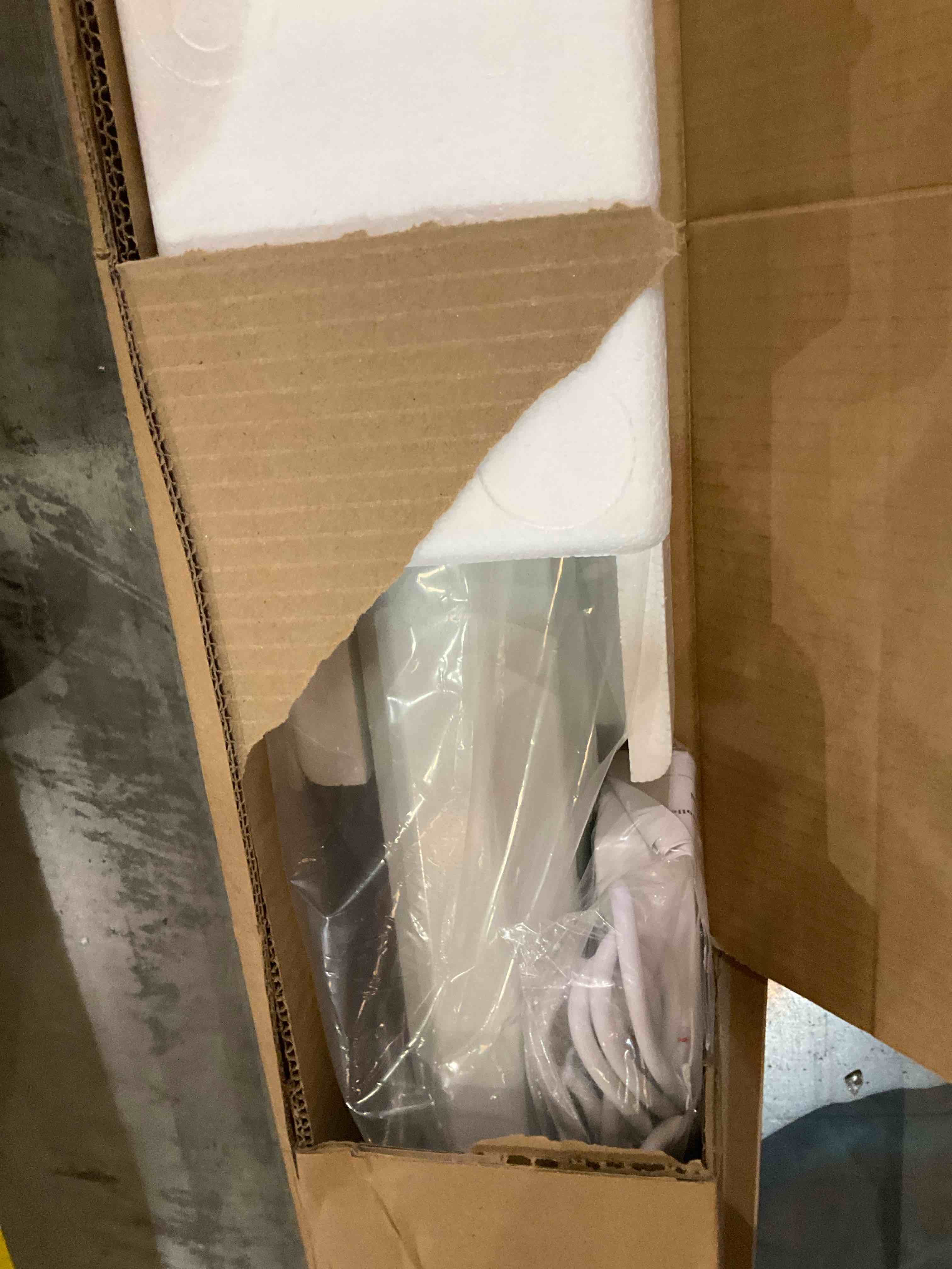https://s3.amazonaws.com/lotting-images-prod/bidfta/TEA0267437_1736887288320.jpeg