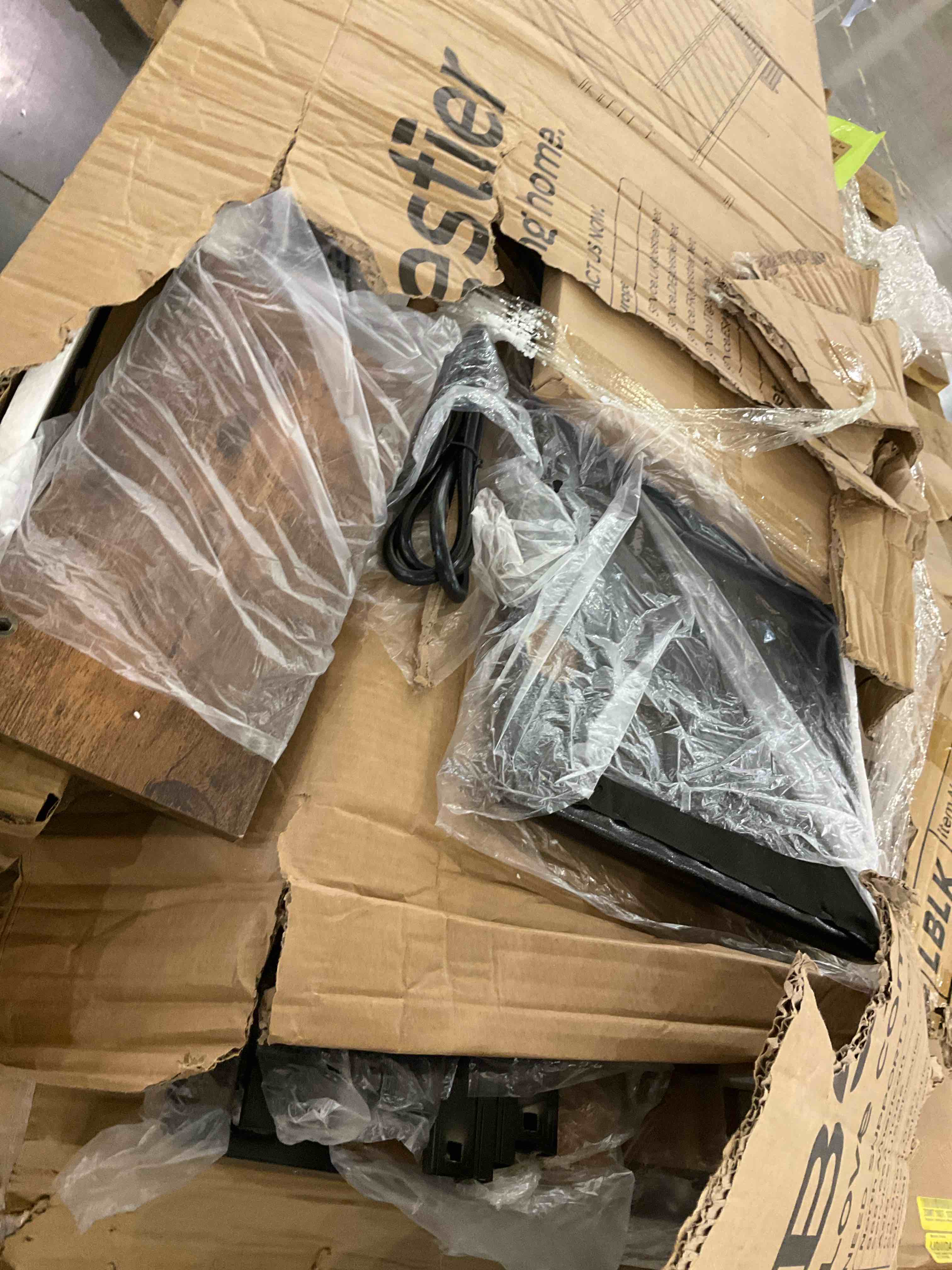 https://s3.amazonaws.com/lotting-images-prod/bidfta/TEA0269301_1731354712551.jpeg