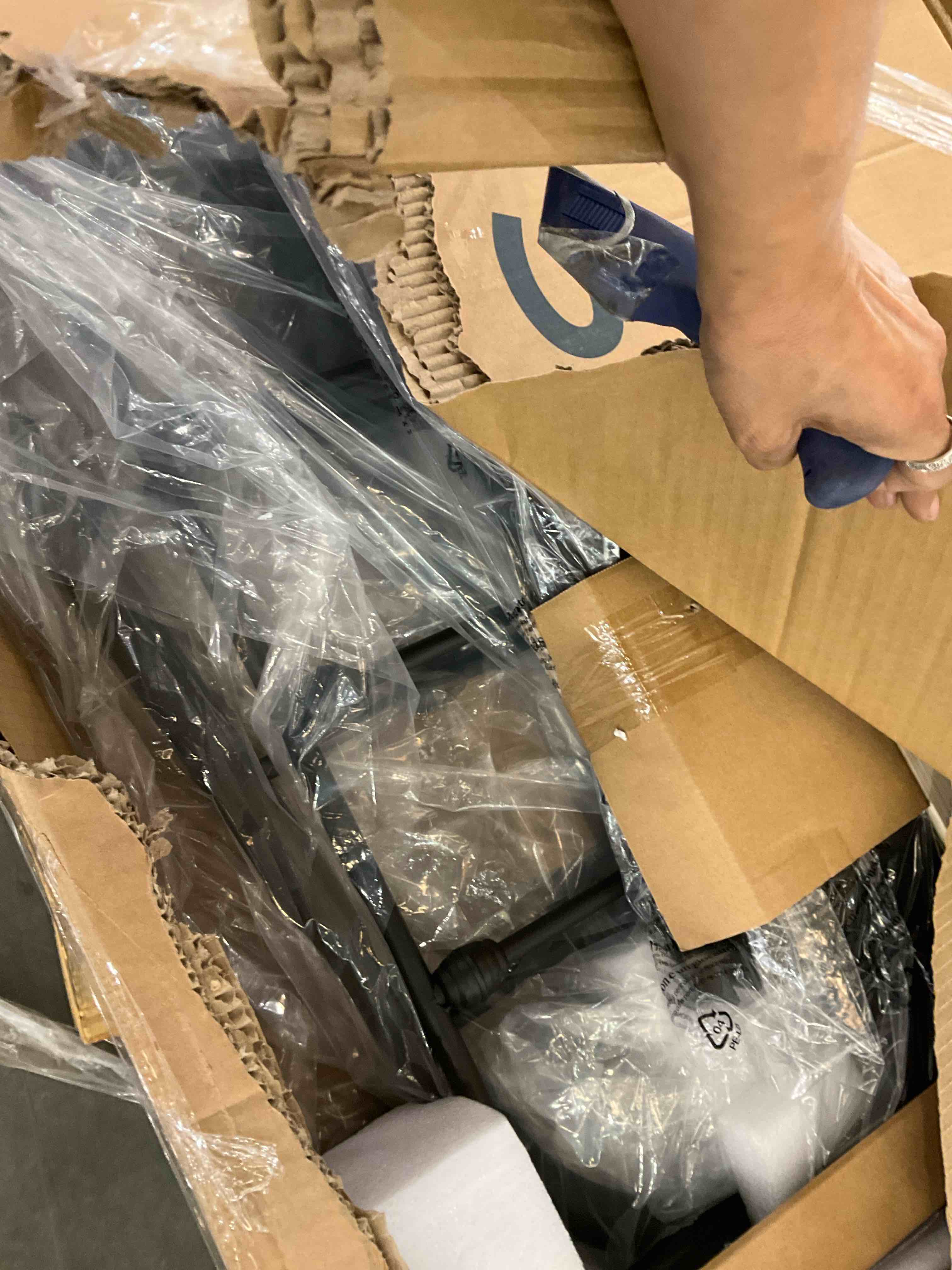 https://s3.amazonaws.com/lotting-images-prod/bidfta/TEA0269311_1731350519619.jpeg