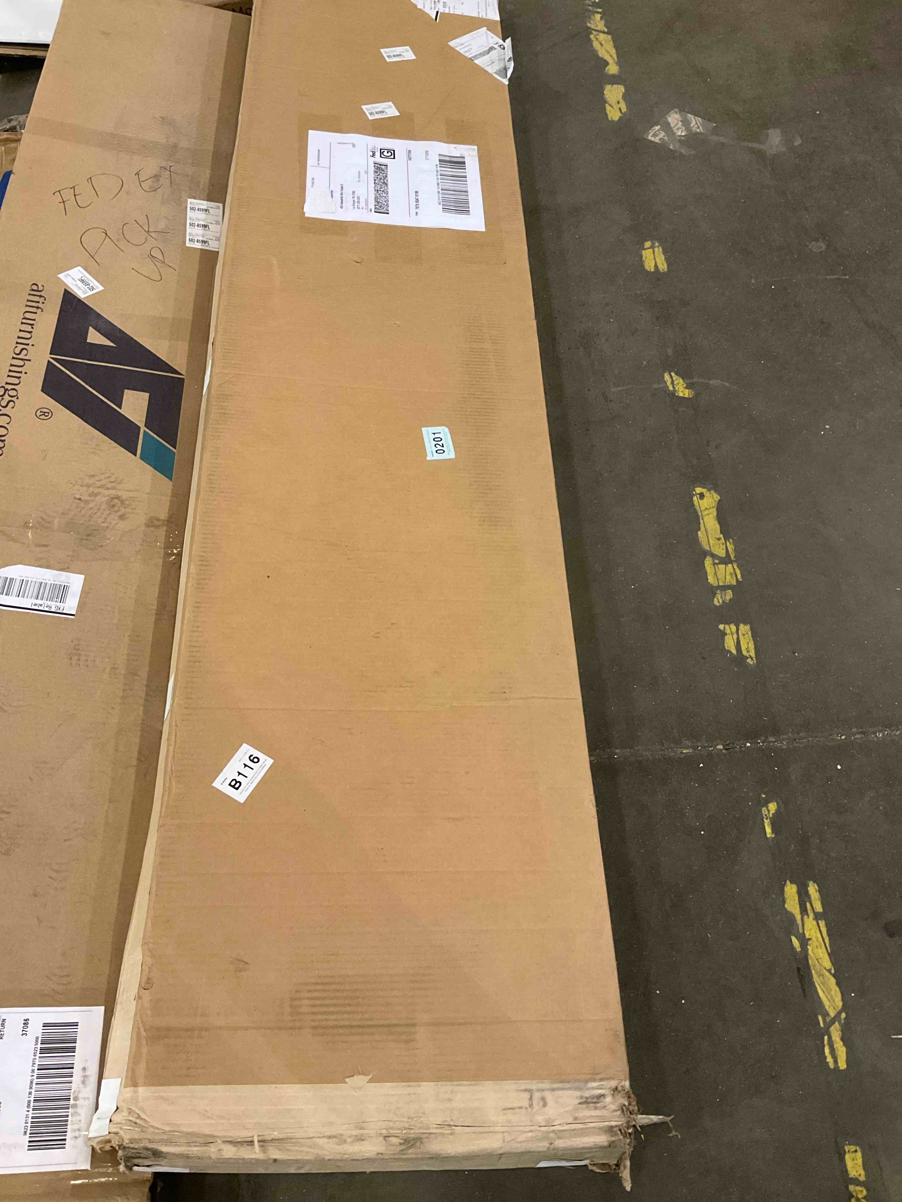 https://s3.amazonaws.com/lotting-images-prod/bidfta/TEA0270160_1737390435954.jpeg