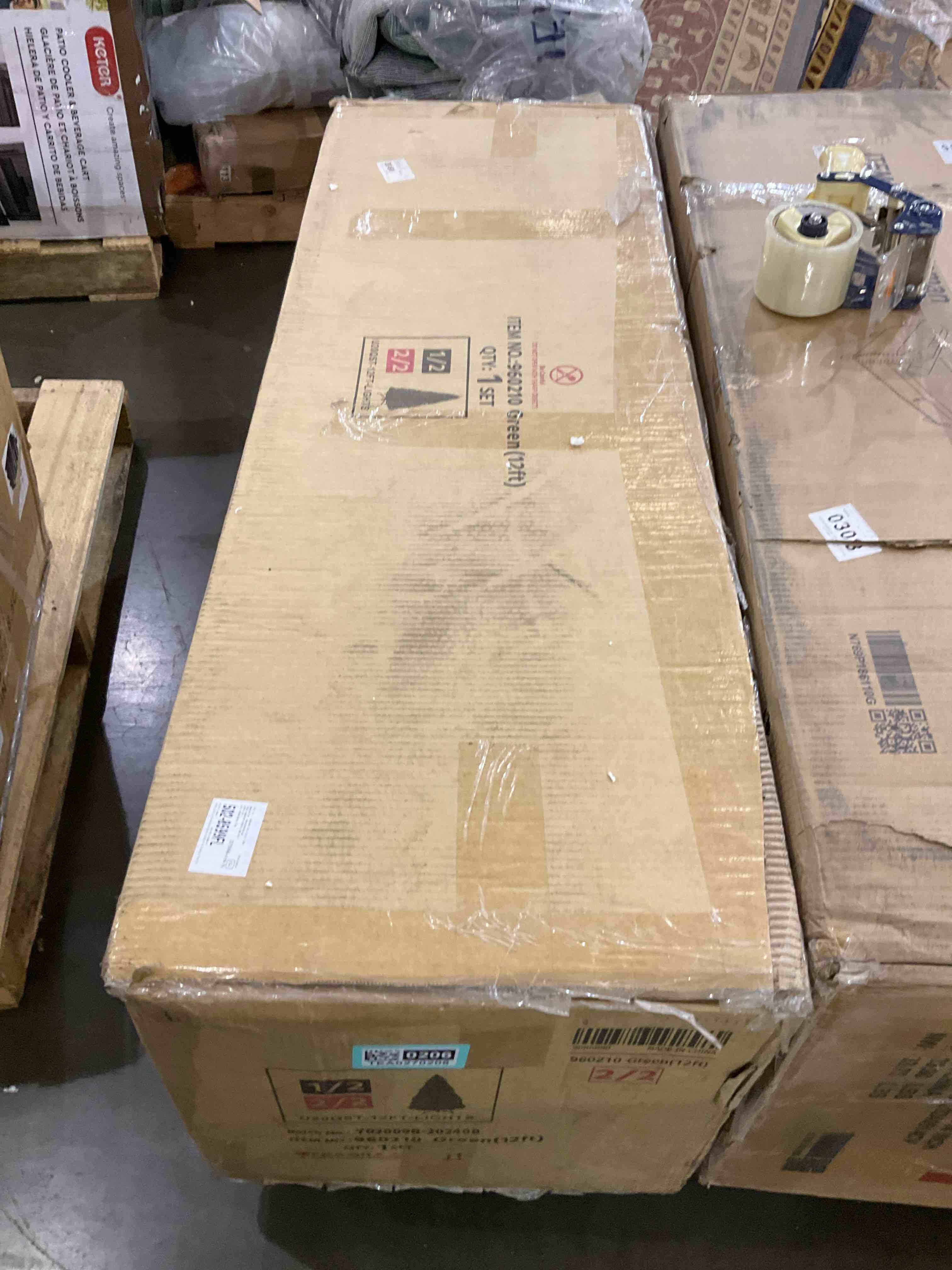 Pre-lit Flocked Artificial Christmas Tree