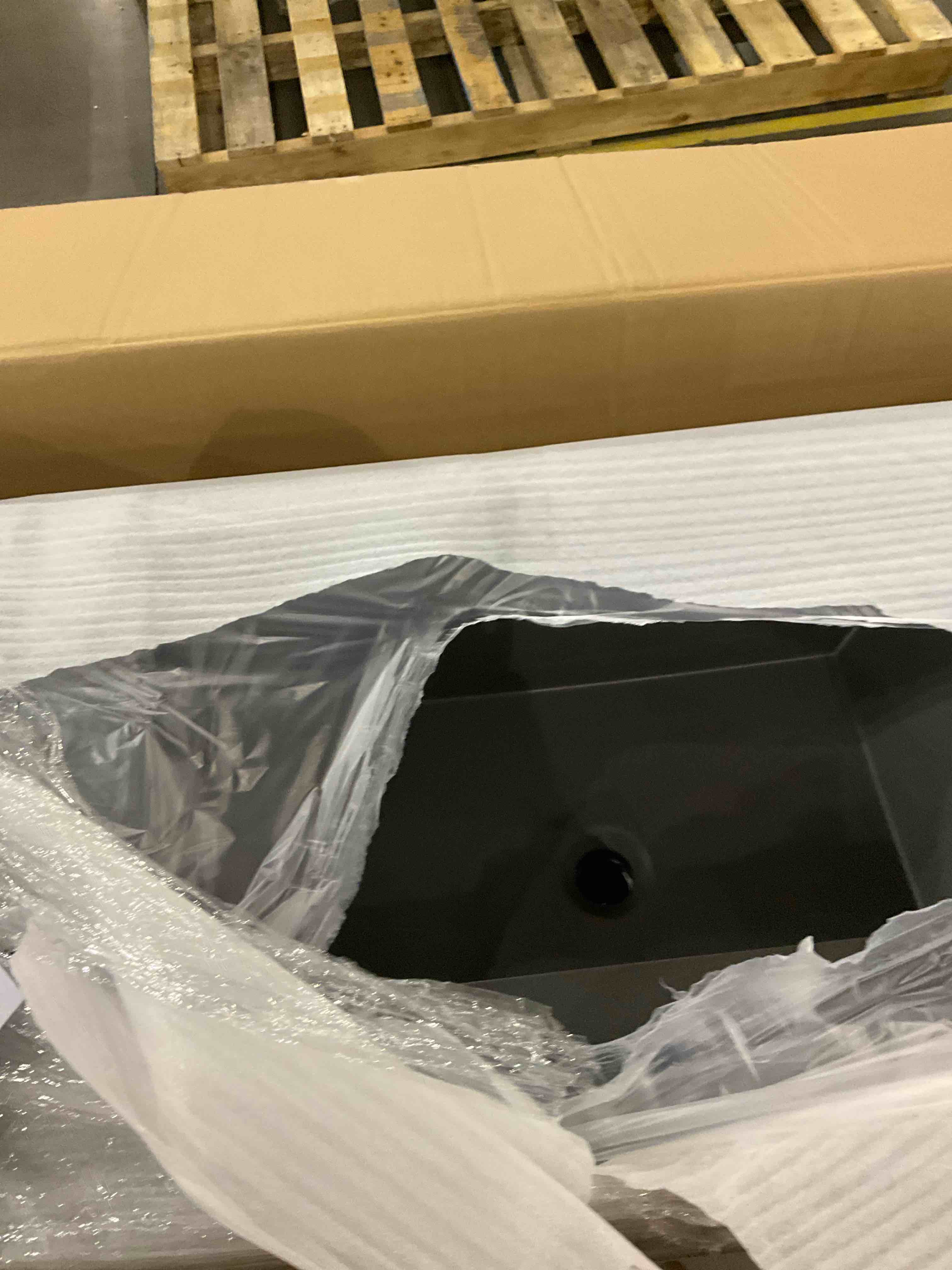 https://s3.amazonaws.com/lotting-images-prod/bidfta/TEA0272580_1736257173968.jpeg