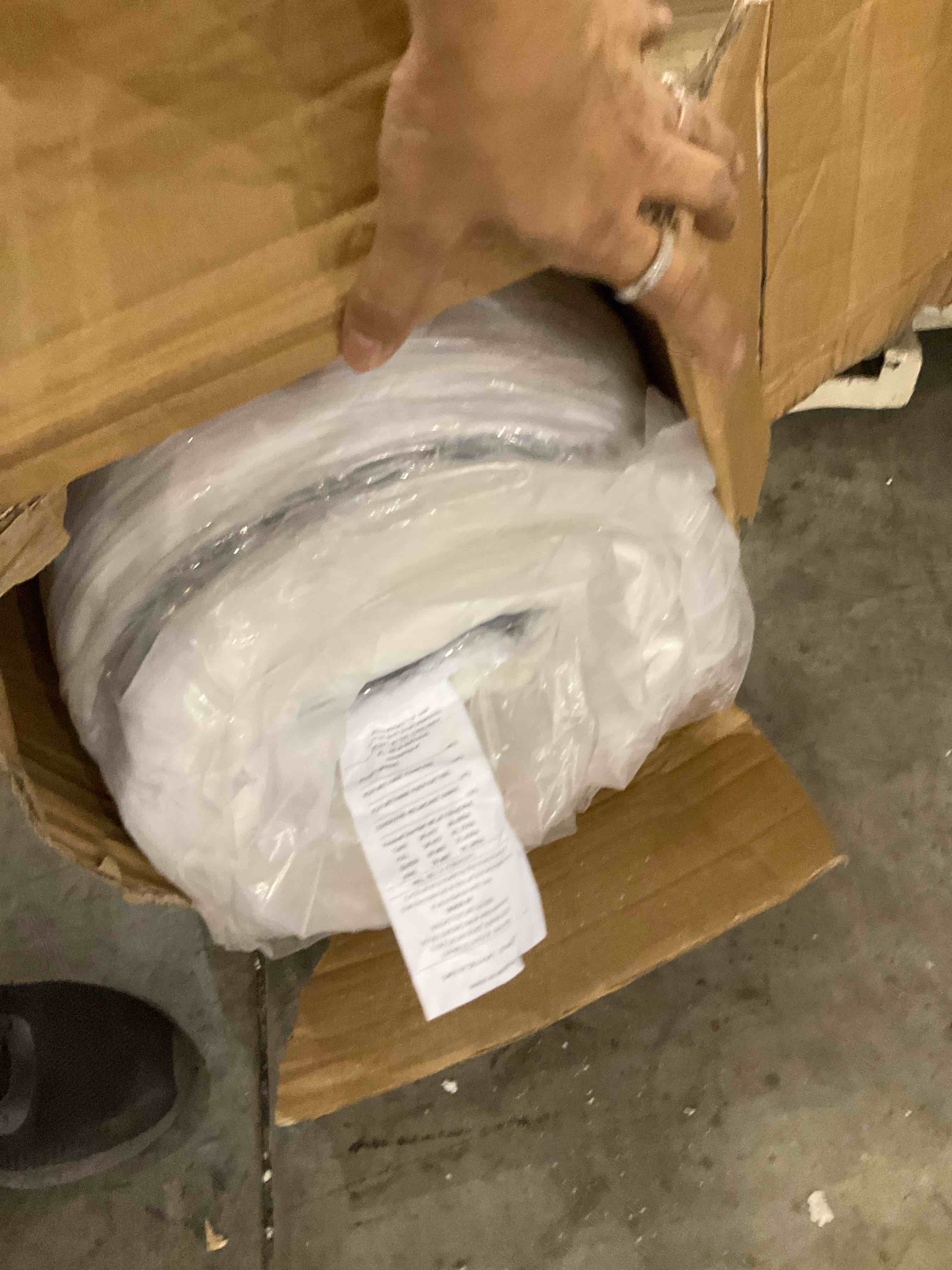https://s3.amazonaws.com/lotting-images-prod/bidfta/TEA0278514_1730126010492.jpeg