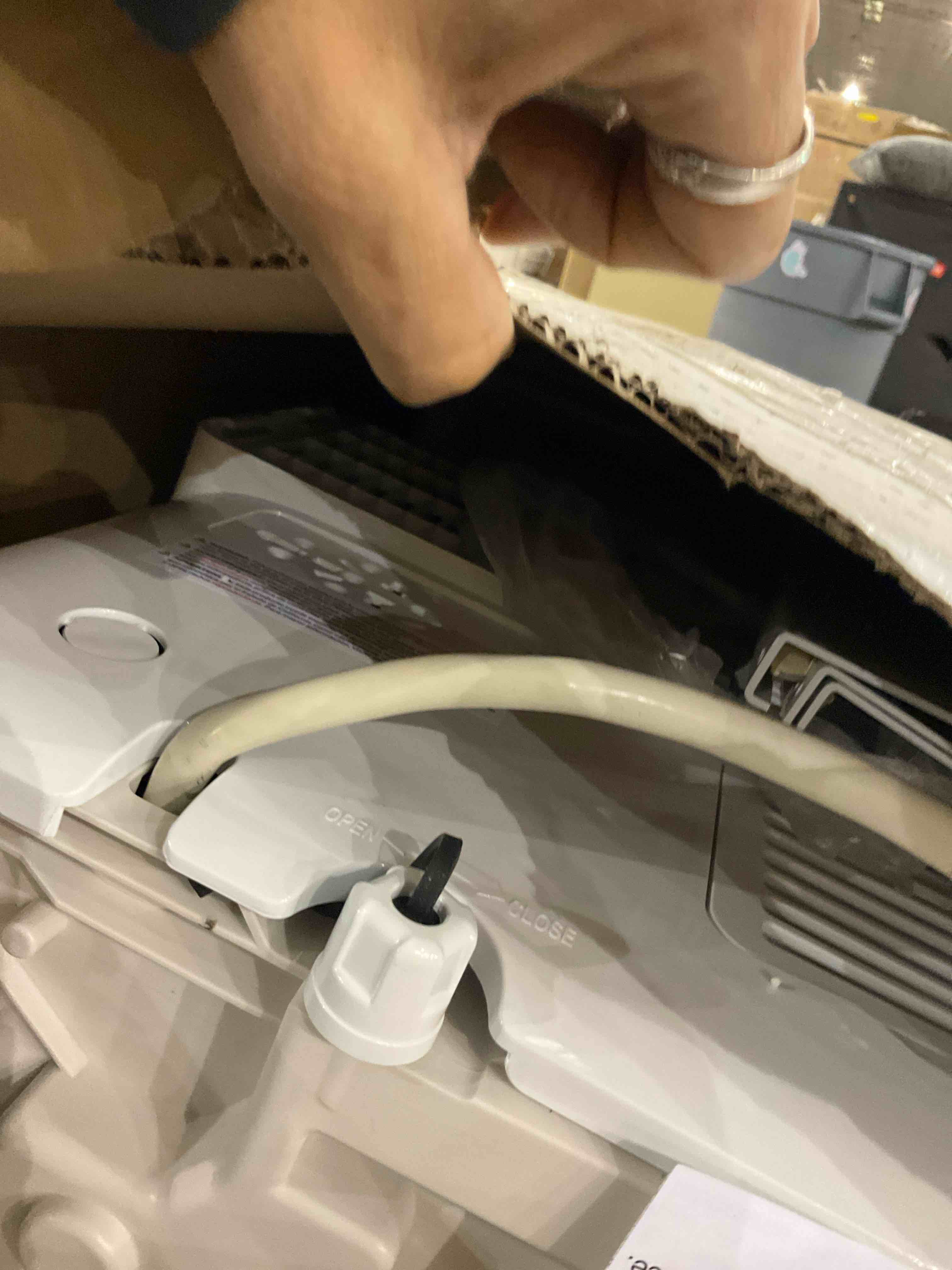 https://s3.amazonaws.com/lotting-images-prod/bidfta/TEA0279335_1729167720384.jpeg