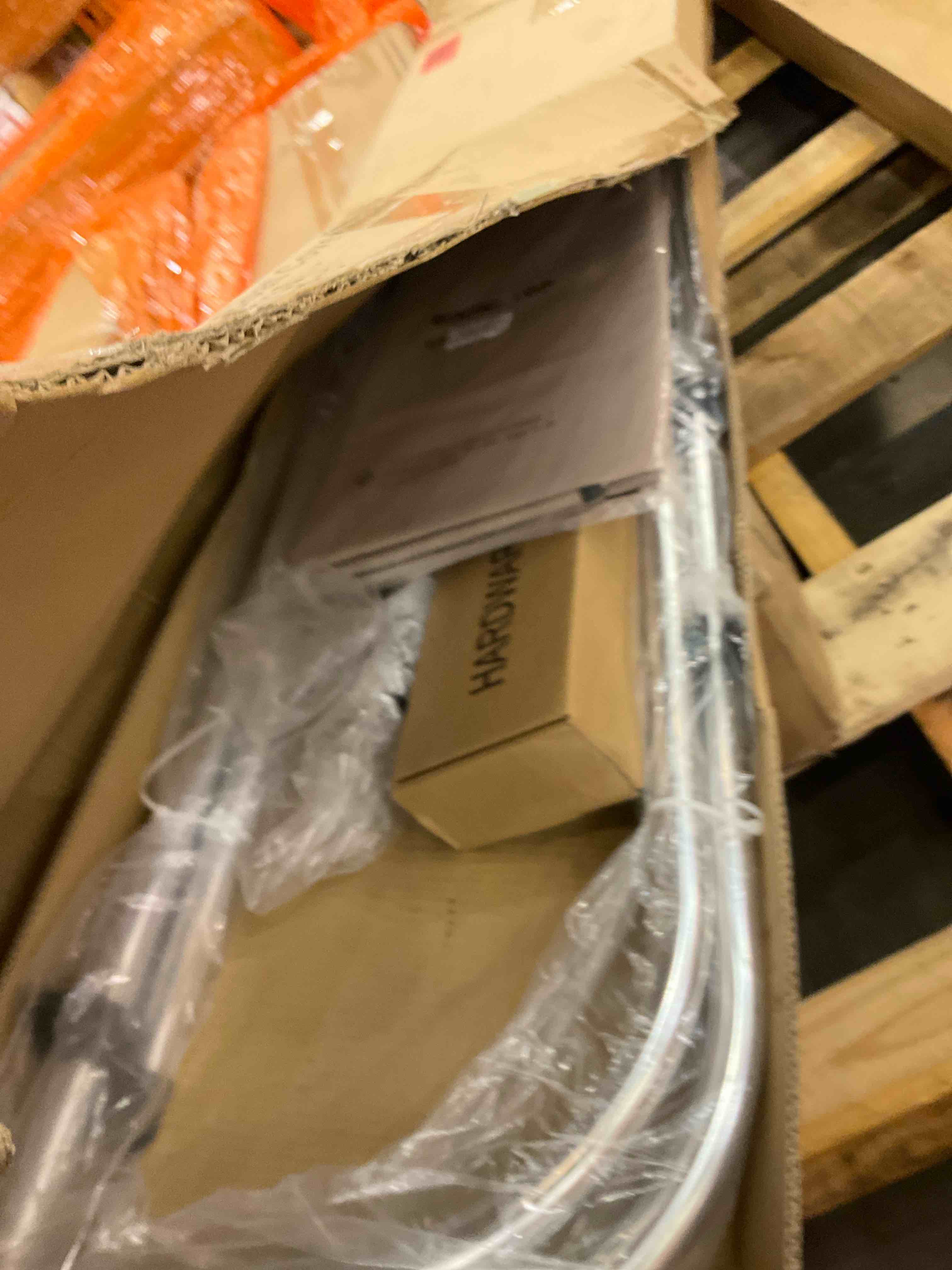 https://s3.amazonaws.com/lotting-images-prod/bidfta/TEA0279400_1729093423662.jpeg