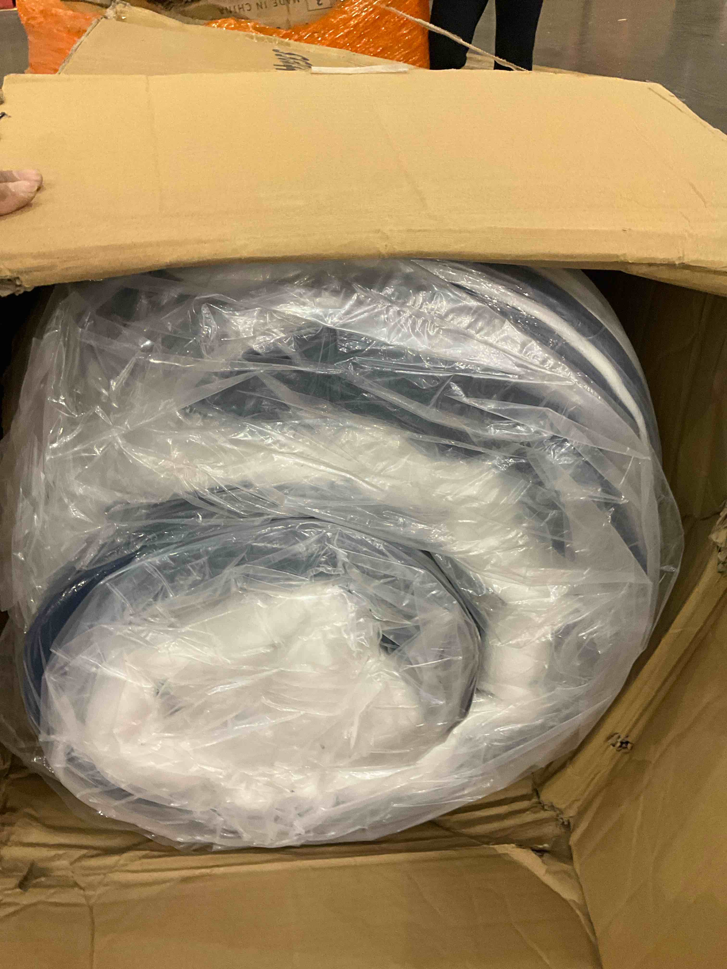 https://s3.amazonaws.com/lotting-images-prod/bidfta/TEA0279556_1728996739627.jpeg