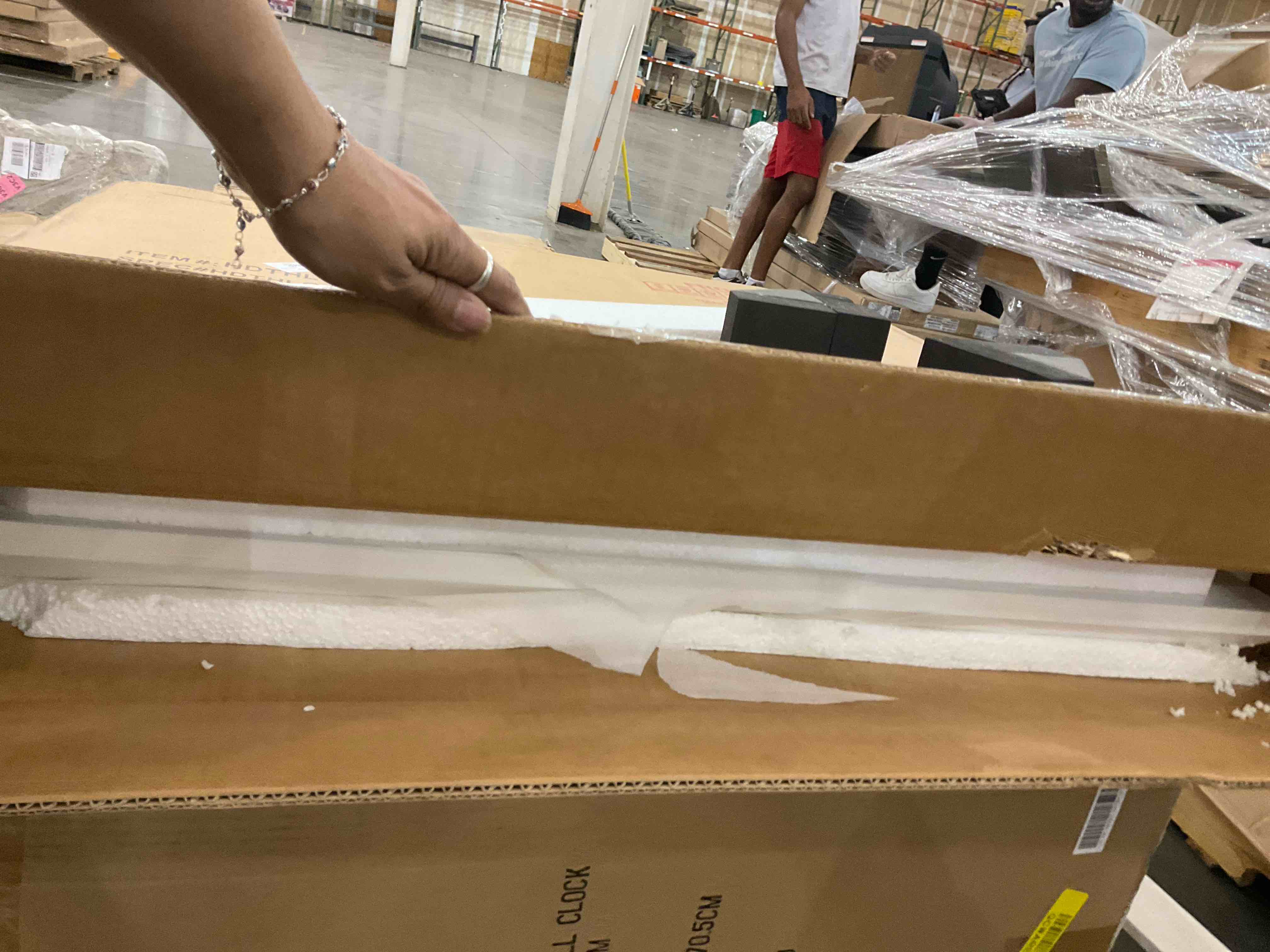 https://s3.amazonaws.com/lotting-images-prod/bidfta/TEA0279864_1728486764578.jpeg