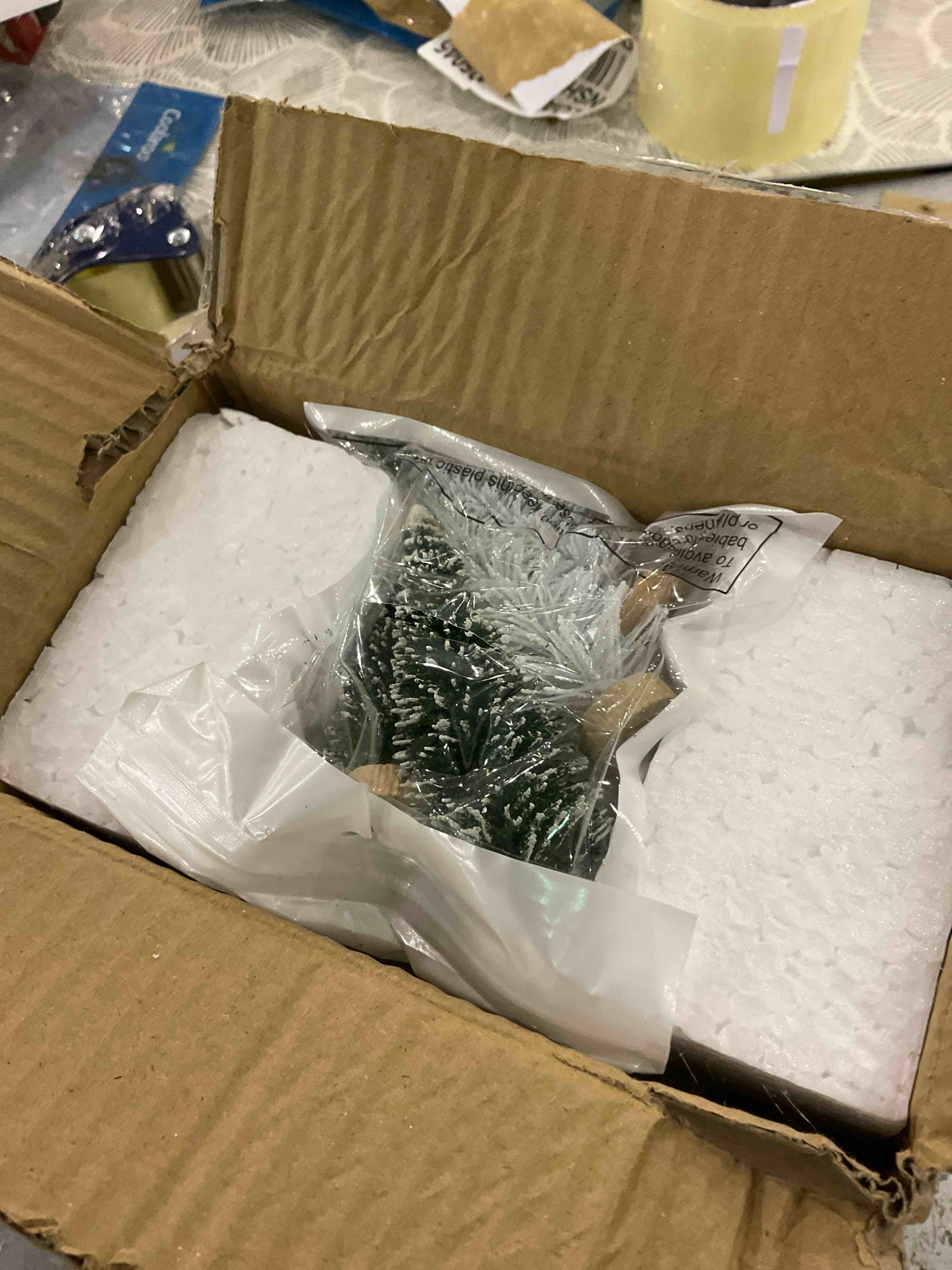 cinnvoice 6 pc lighted table top Christmas decorations 