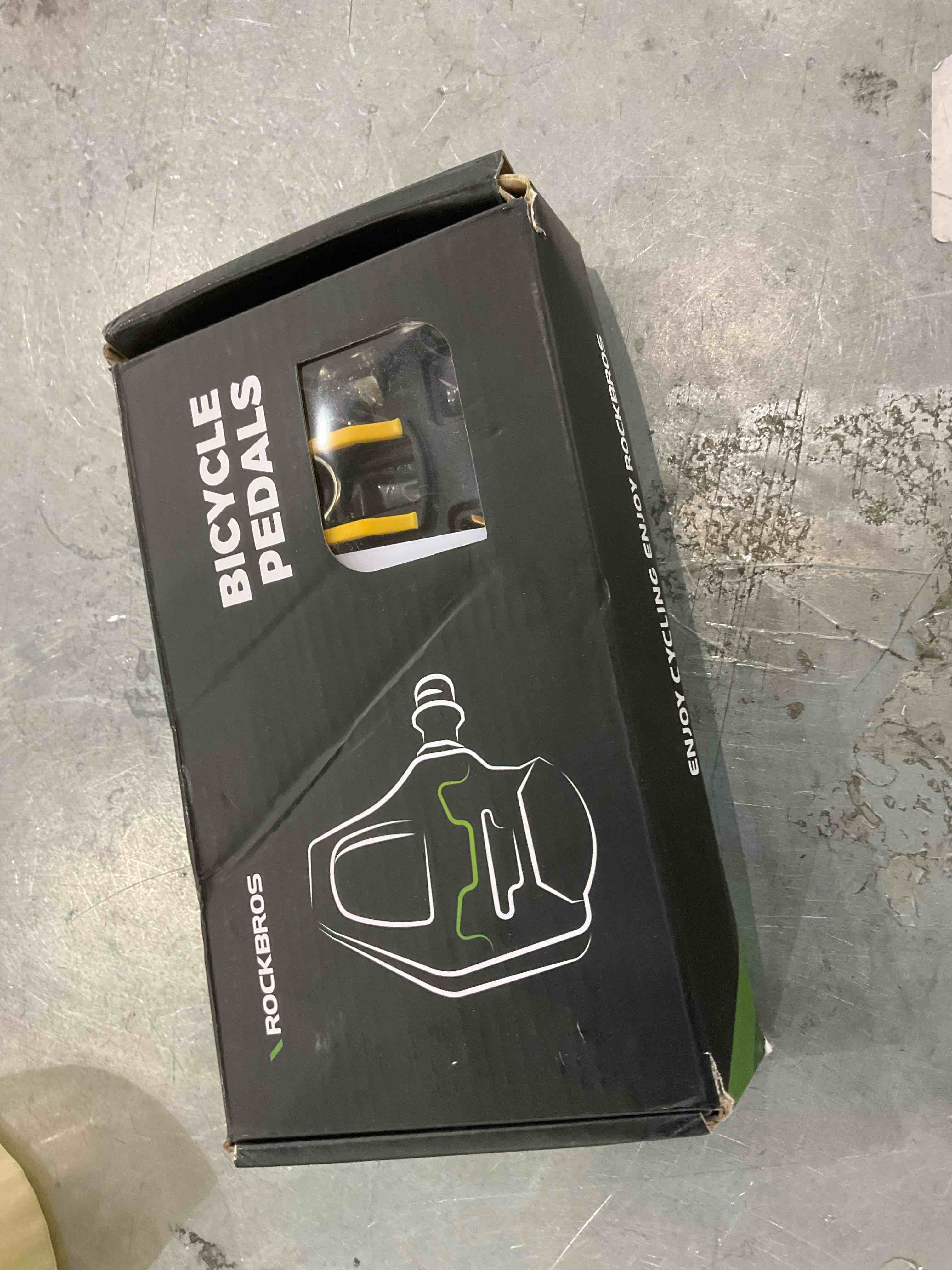 https://s3.amazonaws.com/lotting-images-prod/bidfta/TEA0280298_1737041028962.jpeg
