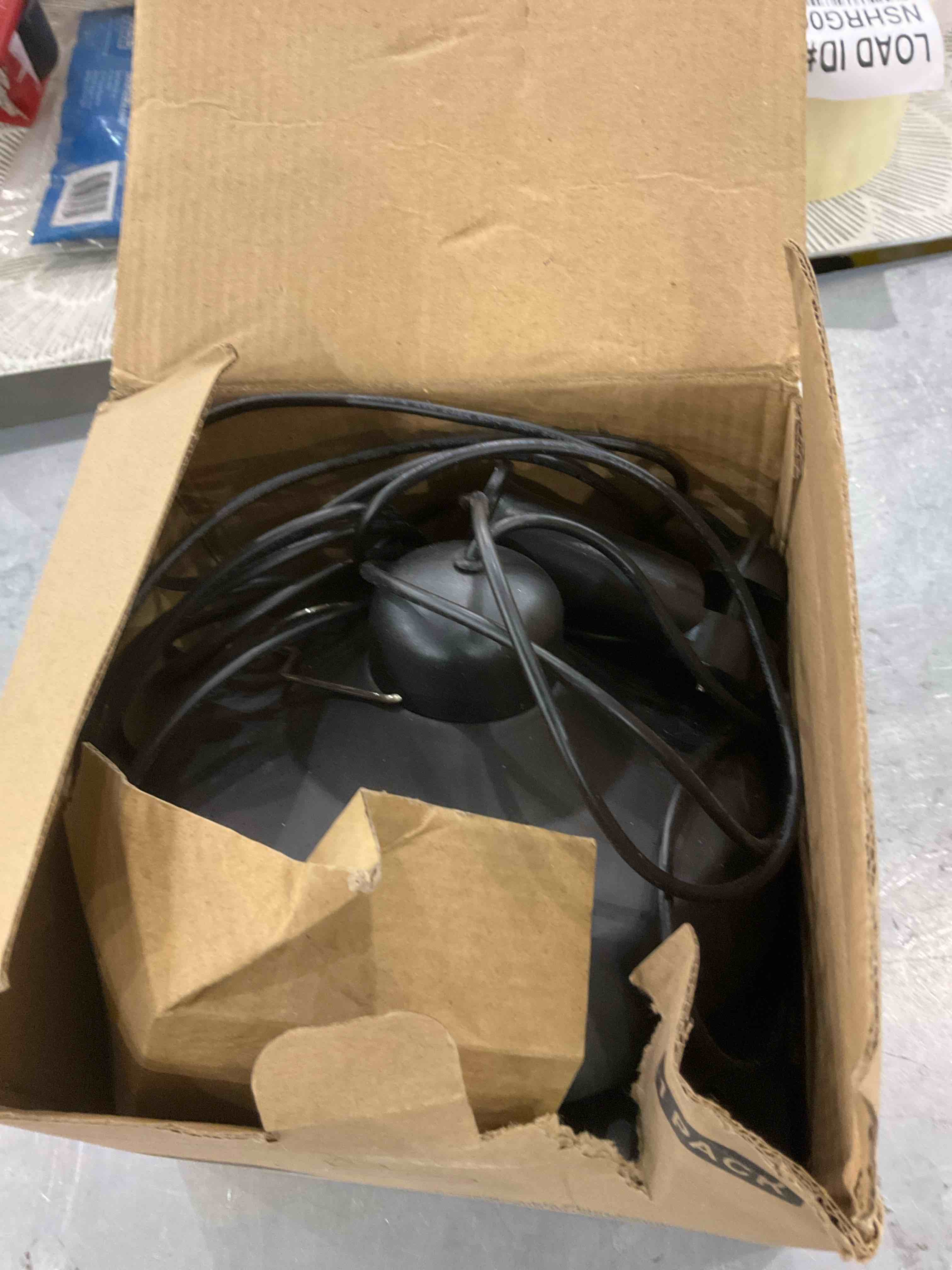 https://s3.amazonaws.com/lotting-images-prod/bidfta/TEA0280335_1737038140604.jpeg
