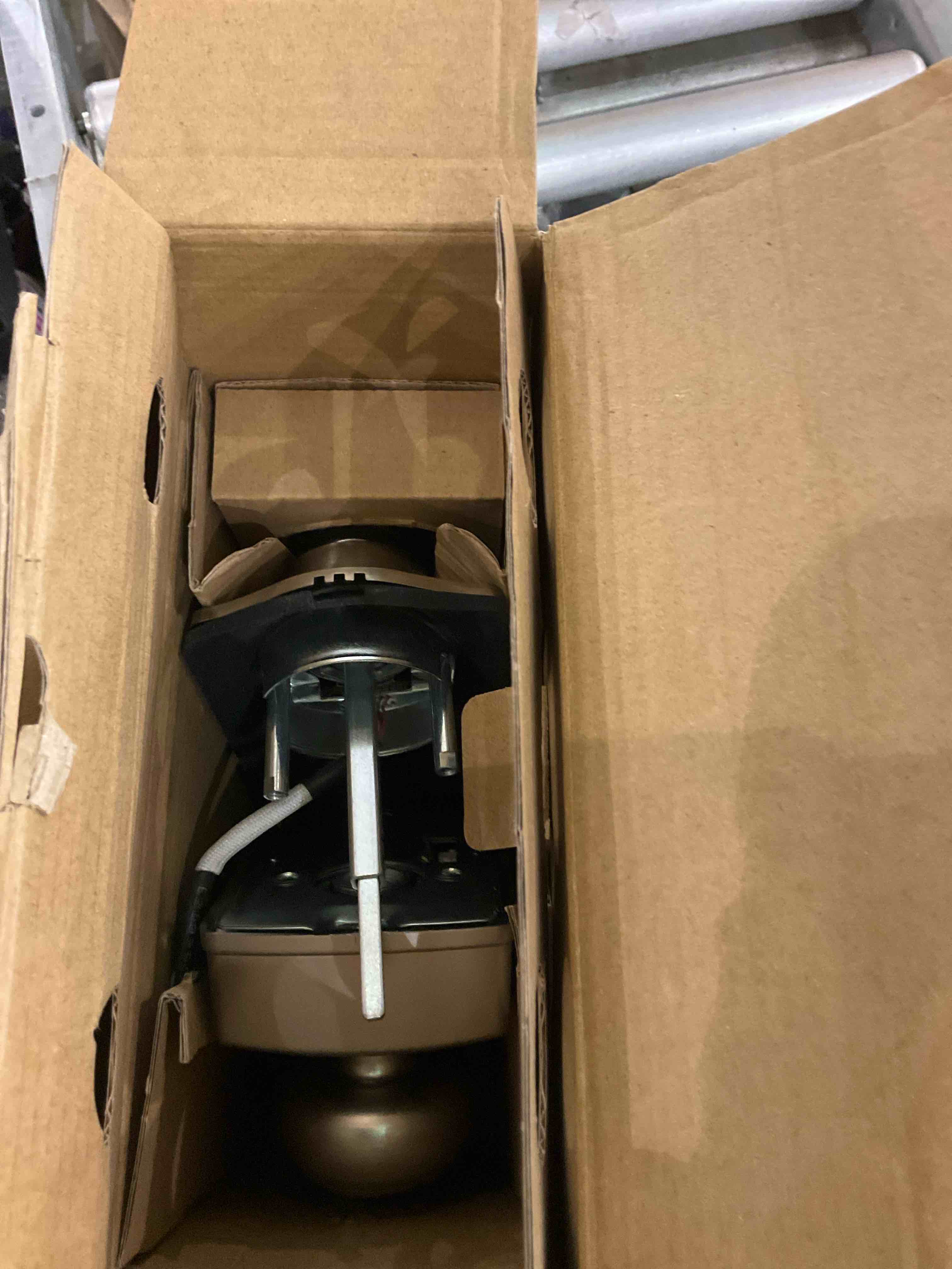 https://s3.amazonaws.com/lotting-images-prod/bidfta/TEA0281044_1736361719638.jpeg