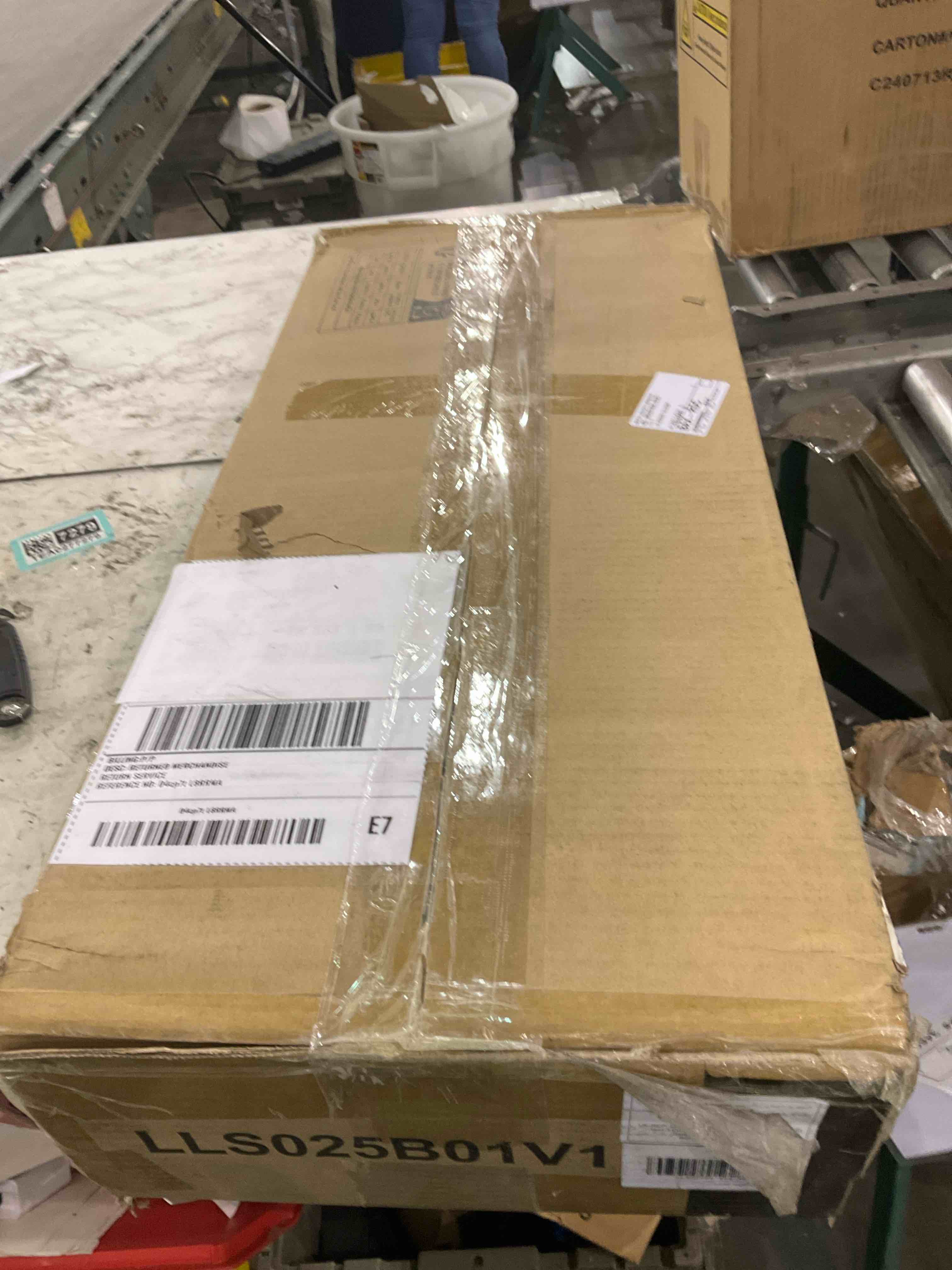 https://s3.amazonaws.com/lotting-images-prod/bidfta/TEA0281937_1733493550629.jpeg