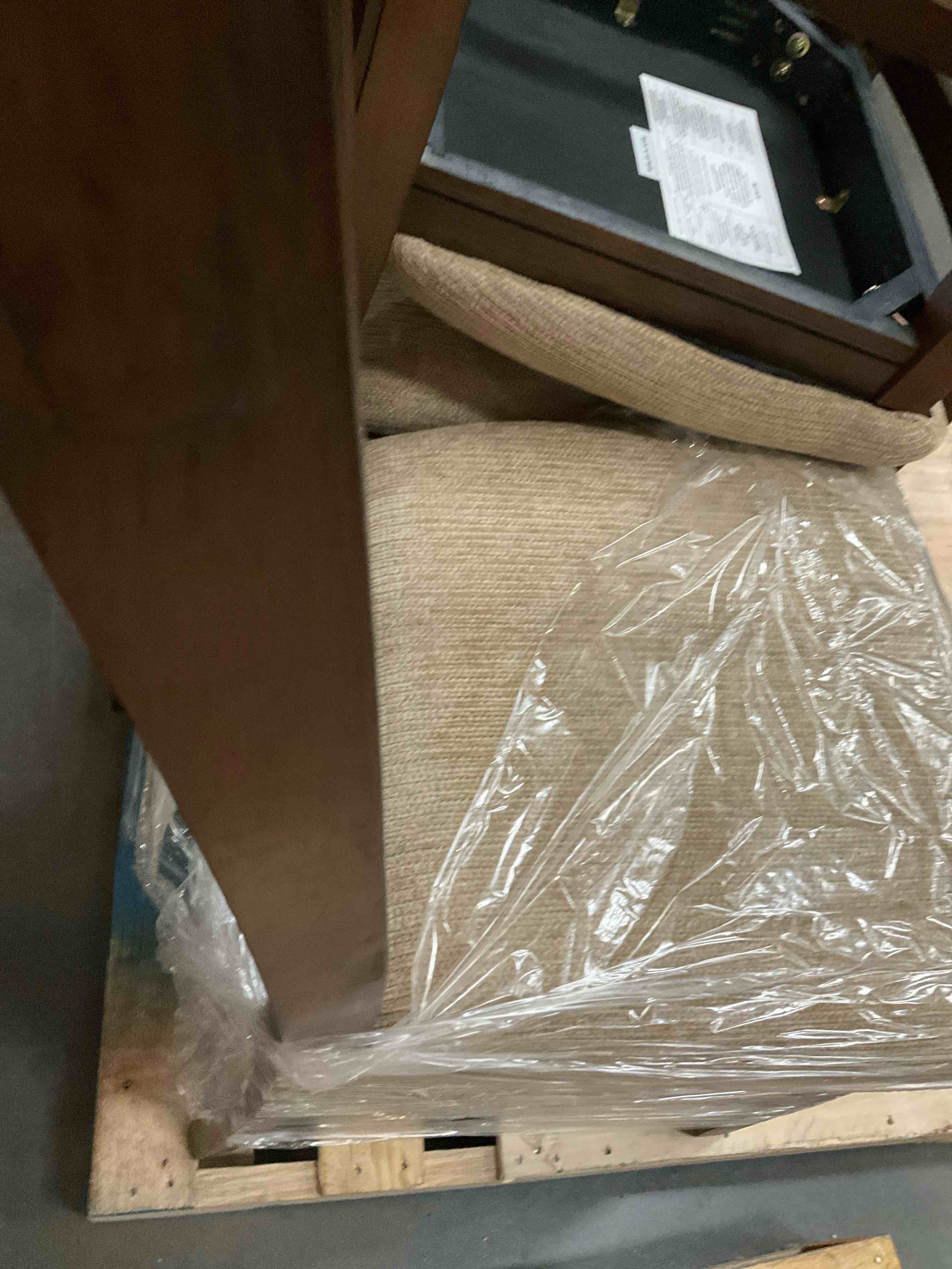 https://s3.amazonaws.com/lotting-images-prod/bidfta/TEA0282408_1730405469366.jpeg
