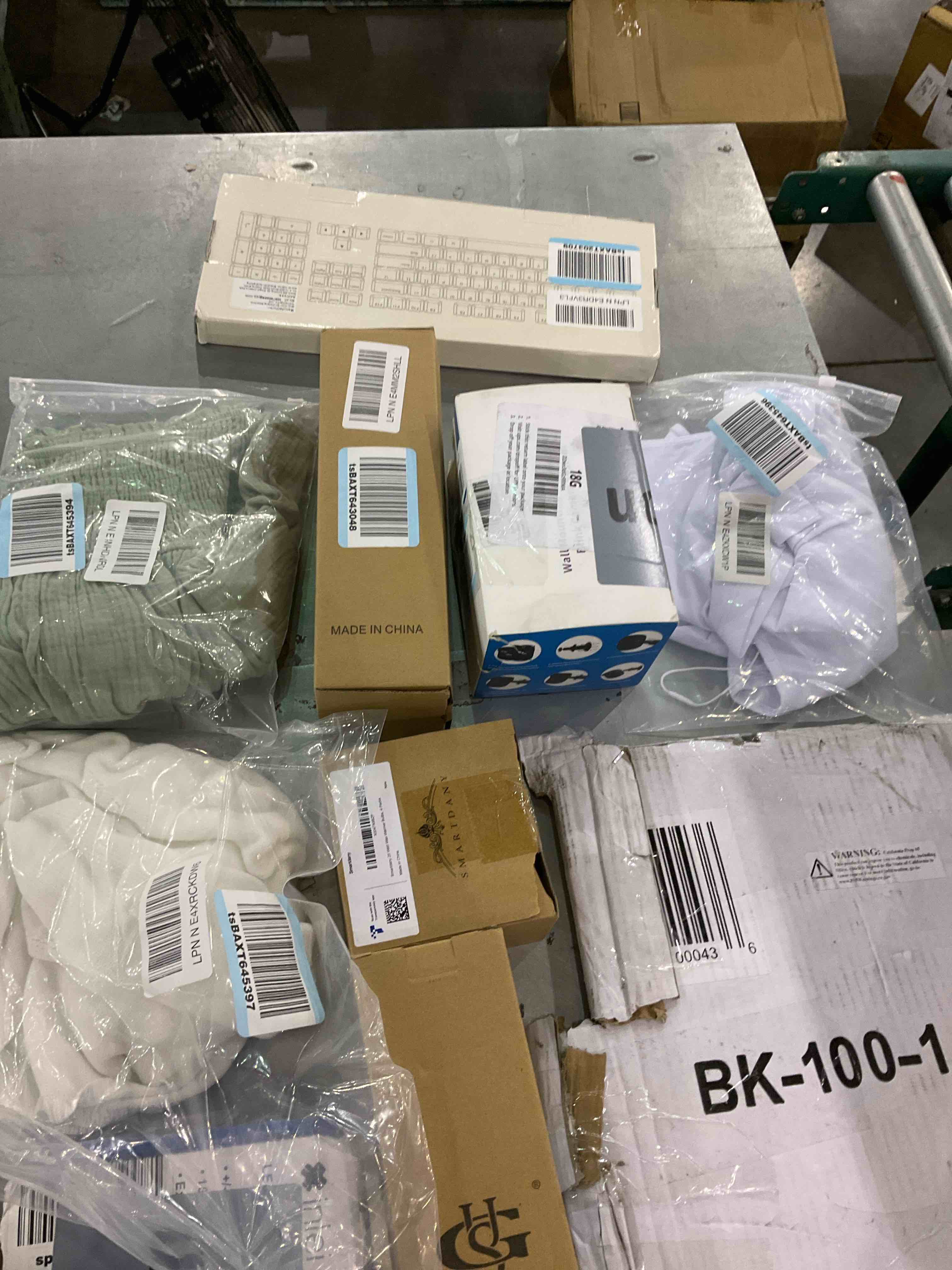 https://s3.amazonaws.com/lotting-images-prod/bidfta/TEA0283514_1728993651519.jpeg