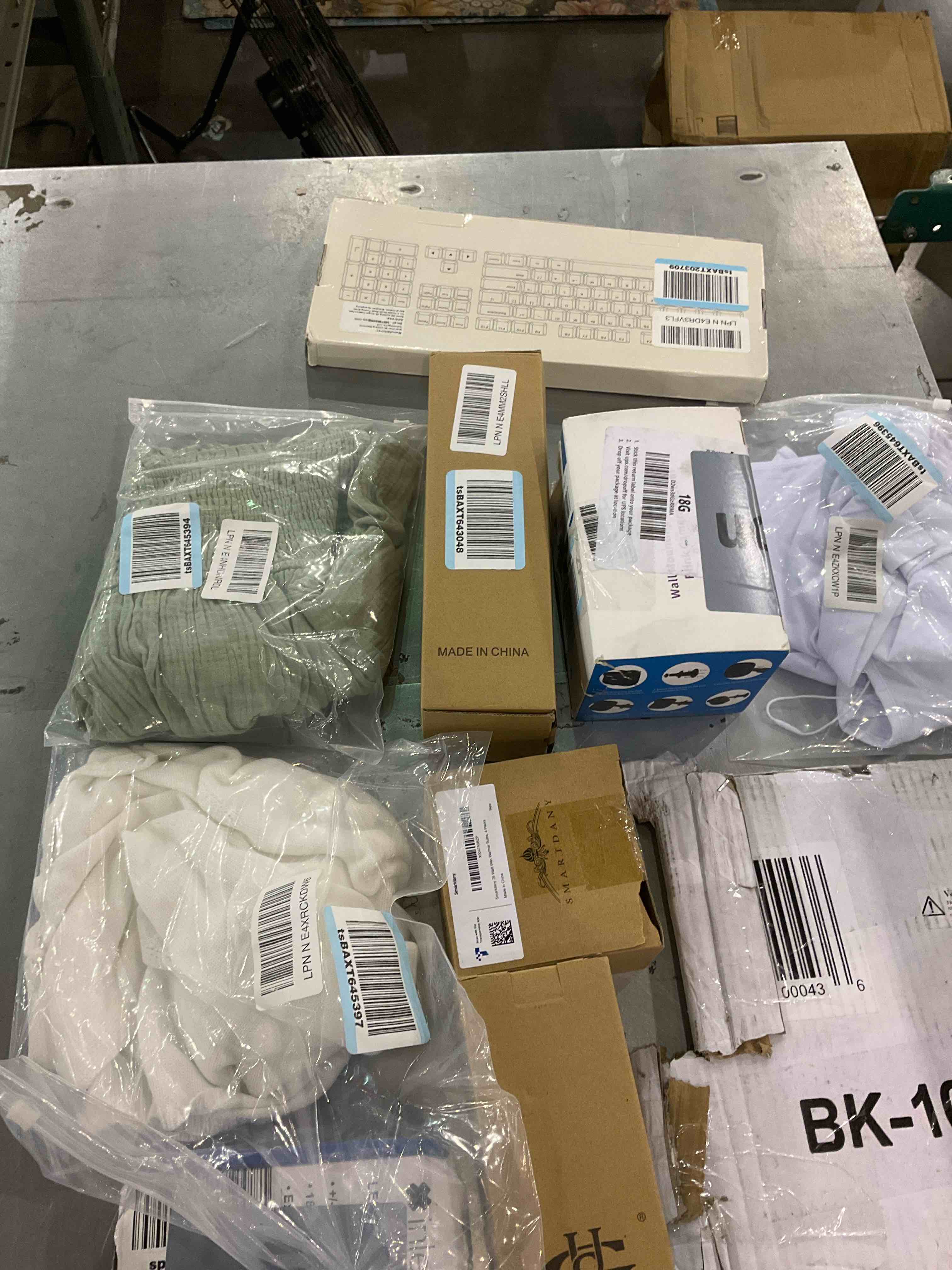 https://s3.amazonaws.com/lotting-images-prod/bidfta/TEA0283514_1728993652674.jpeg