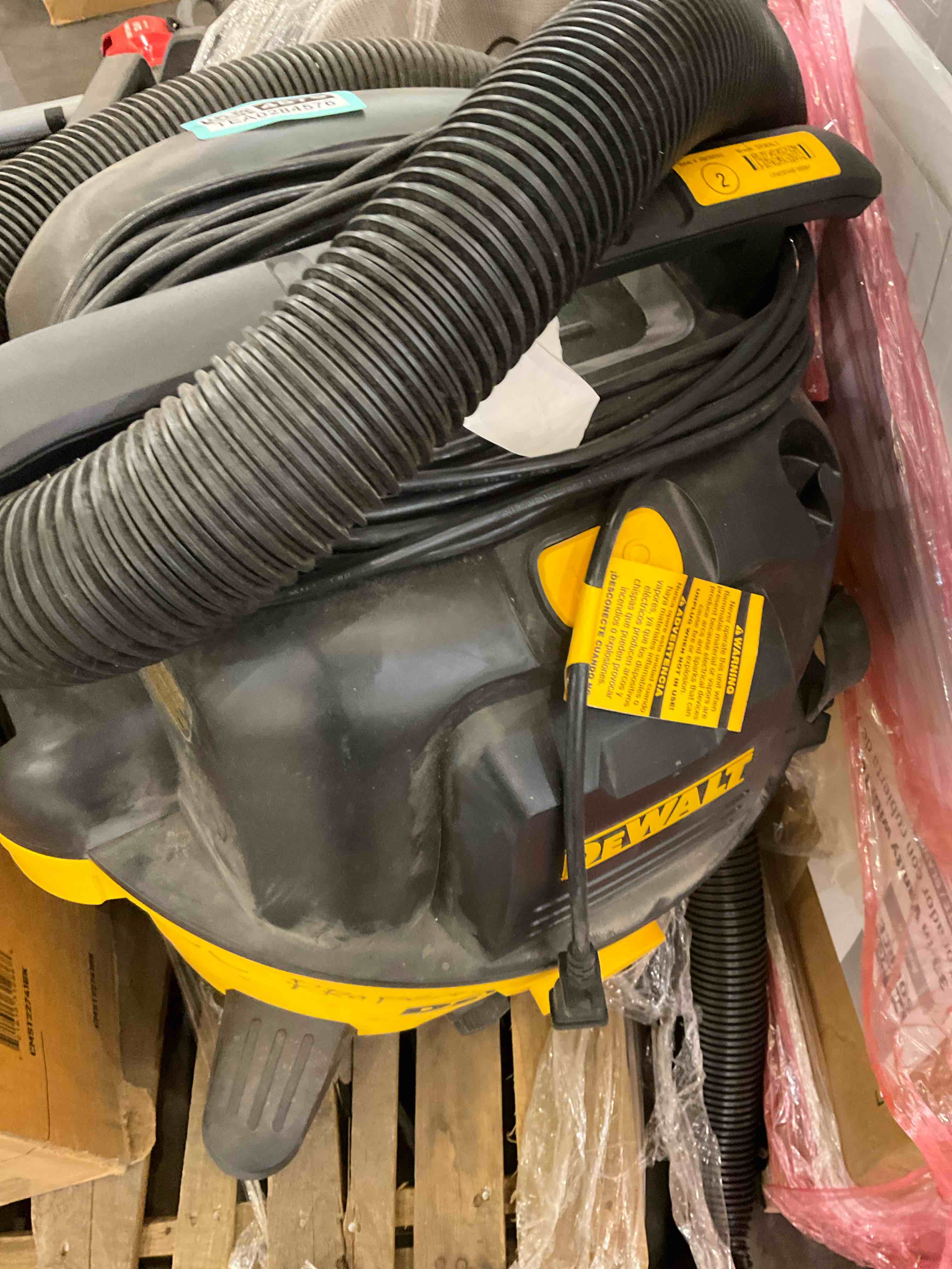 dewalt wet/dry portable vacuum 