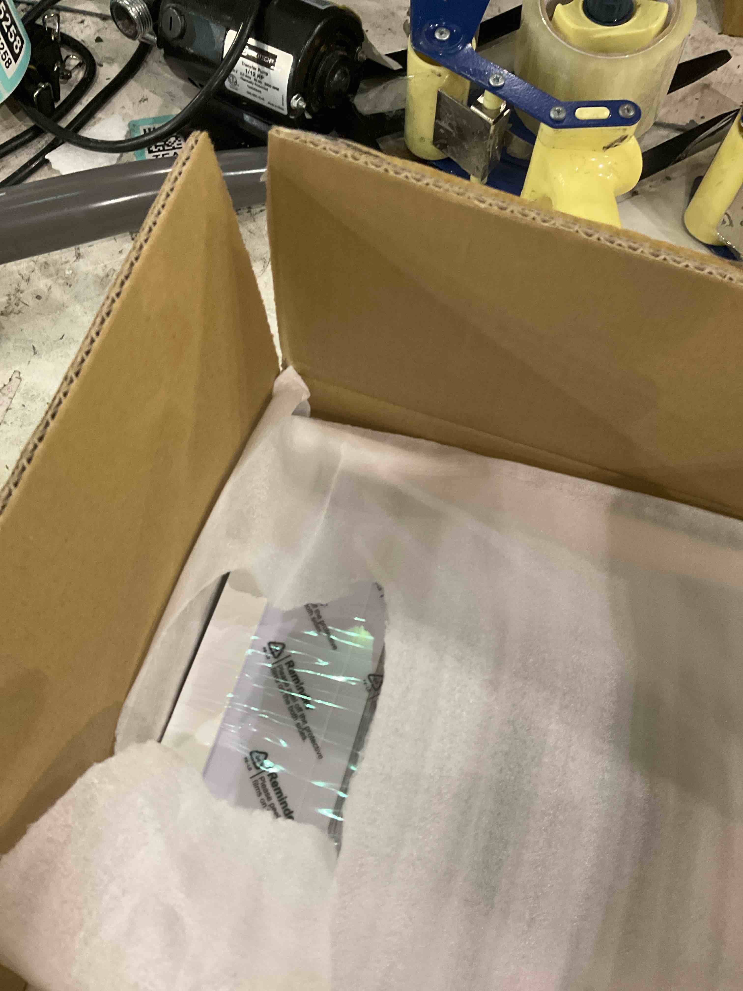 https://s3.amazonaws.com/lotting-images-prod/bidfta/TEA0285265_1737377354667.jpeg