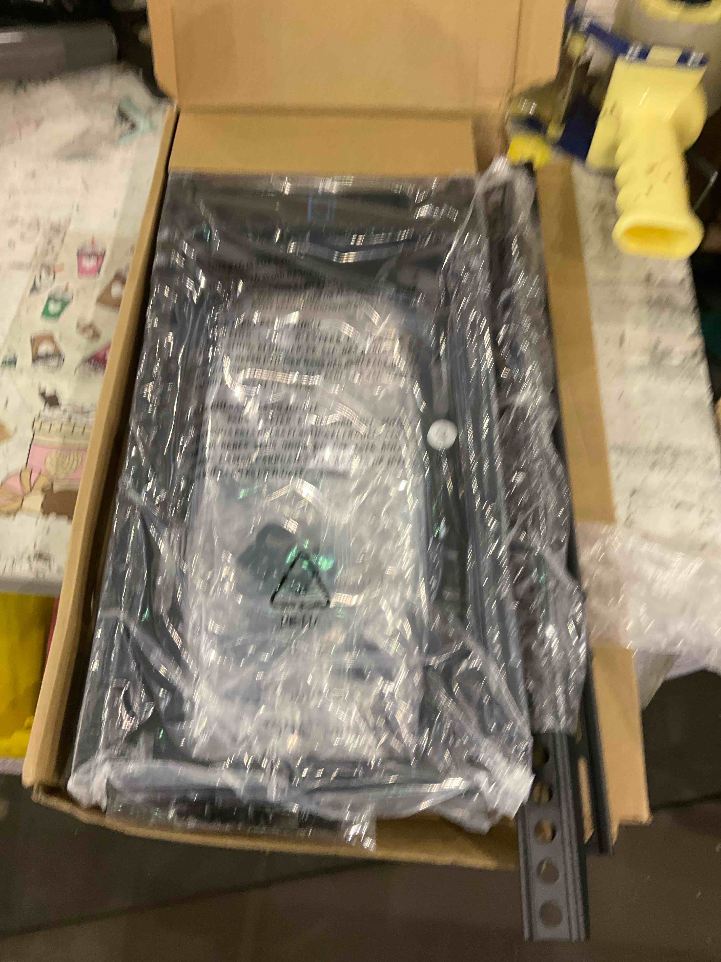https://s3.amazonaws.com/lotting-images-prod/bidfta/TEA0285266_1737377237389.jpeg