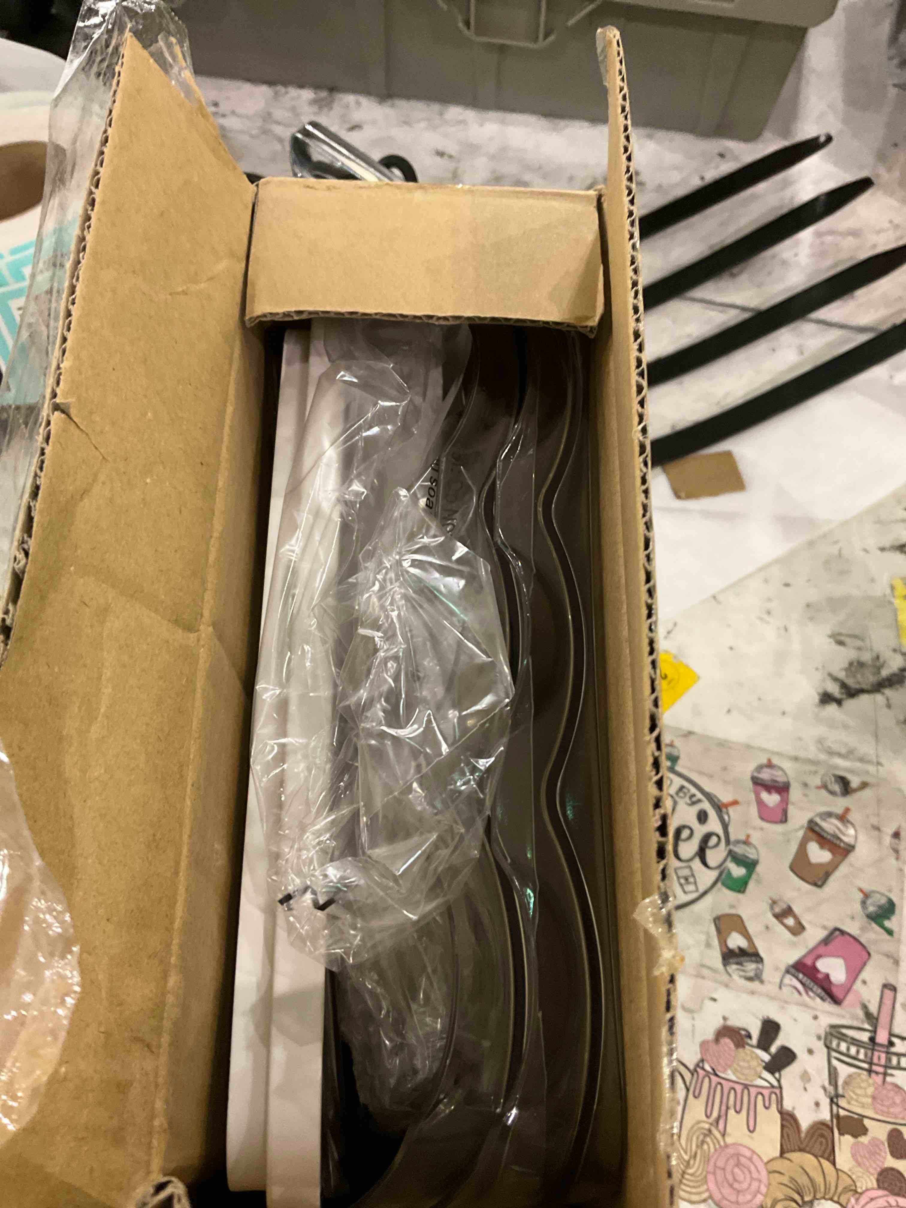 https://s3.amazonaws.com/lotting-images-prod/bidfta/TEA0285269_1737376928640.jpeg