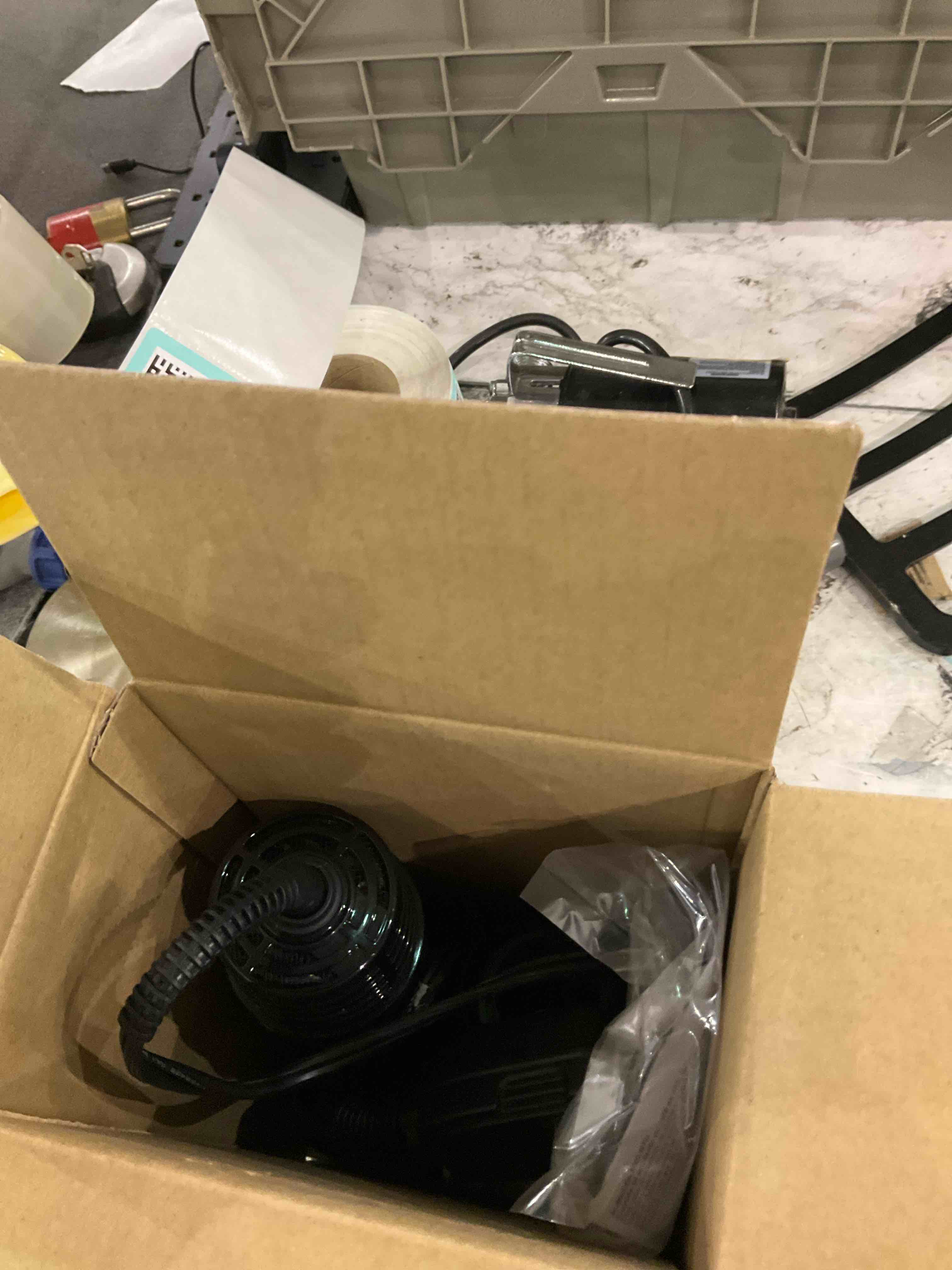 https://s3.amazonaws.com/lotting-images-prod/bidfta/TEA0285273_1737376594645.jpeg