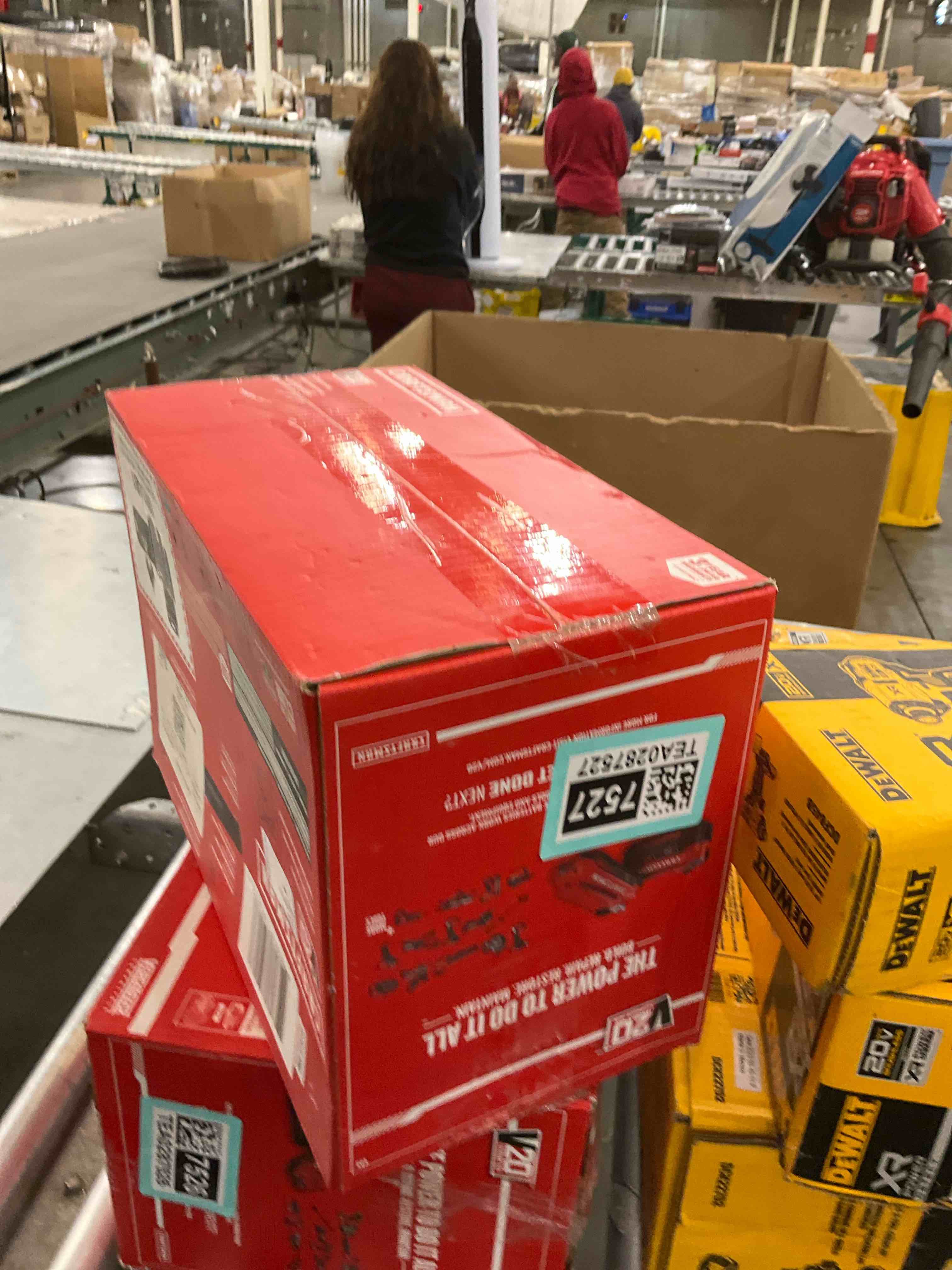 https://s3.amazonaws.com/lotting-images-prod/bidfta/TEA0287526_1735927718980.jpeg