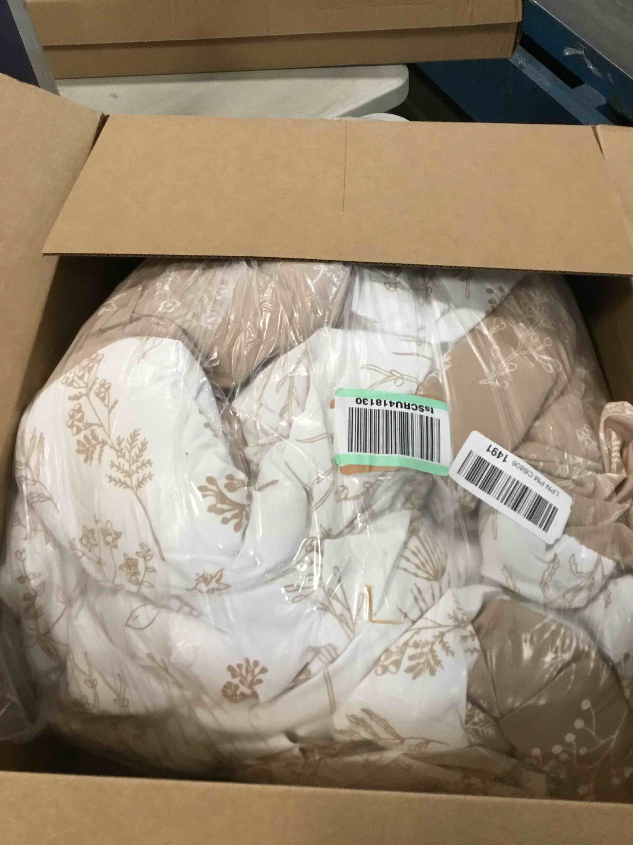 https://s3.amazonaws.com/lotting-images-prod/bidfta/TEA0288643_1727932235977.jpeg