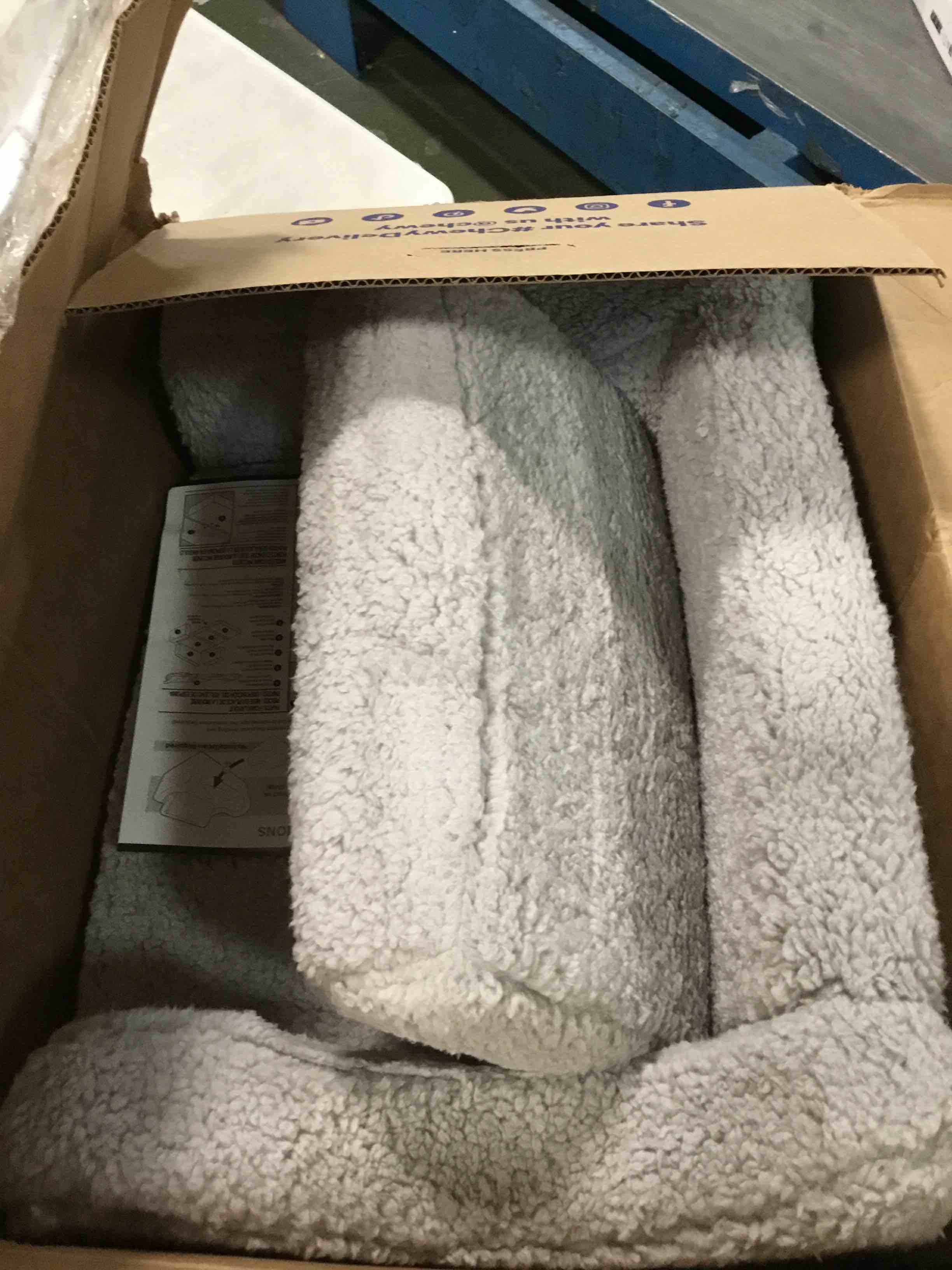 https://s3.amazonaws.com/lotting-images-prod/bidfta/TEA0288705_1727922025848.jpeg