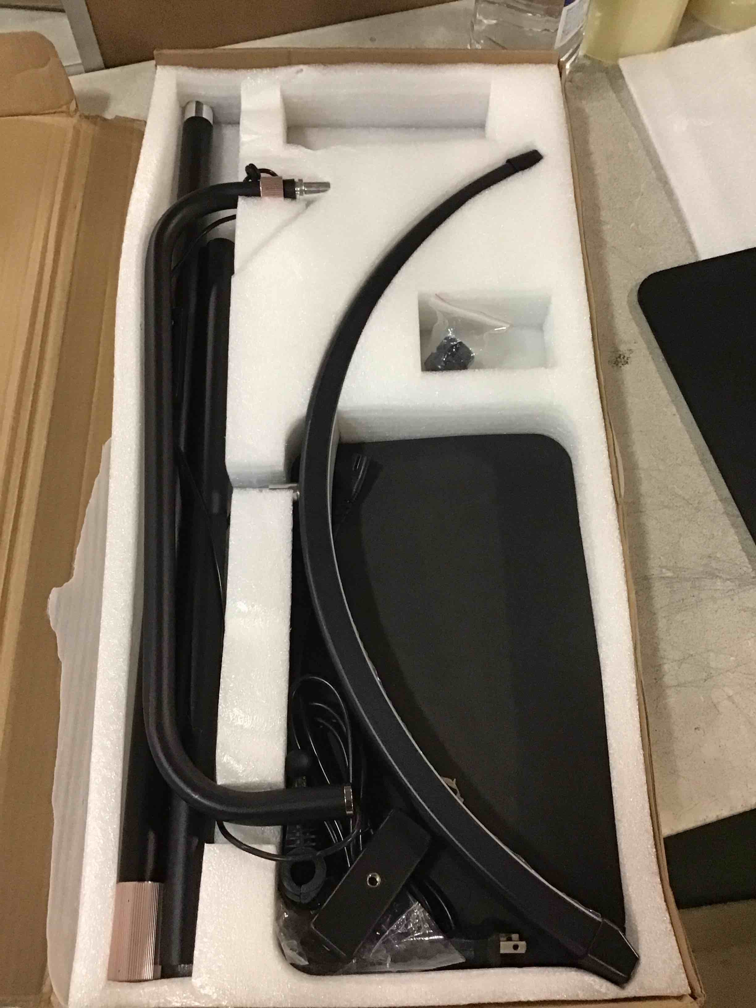 https://s3.amazonaws.com/lotting-images-prod/bidfta/TEA0291924_1726706821940.jpeg