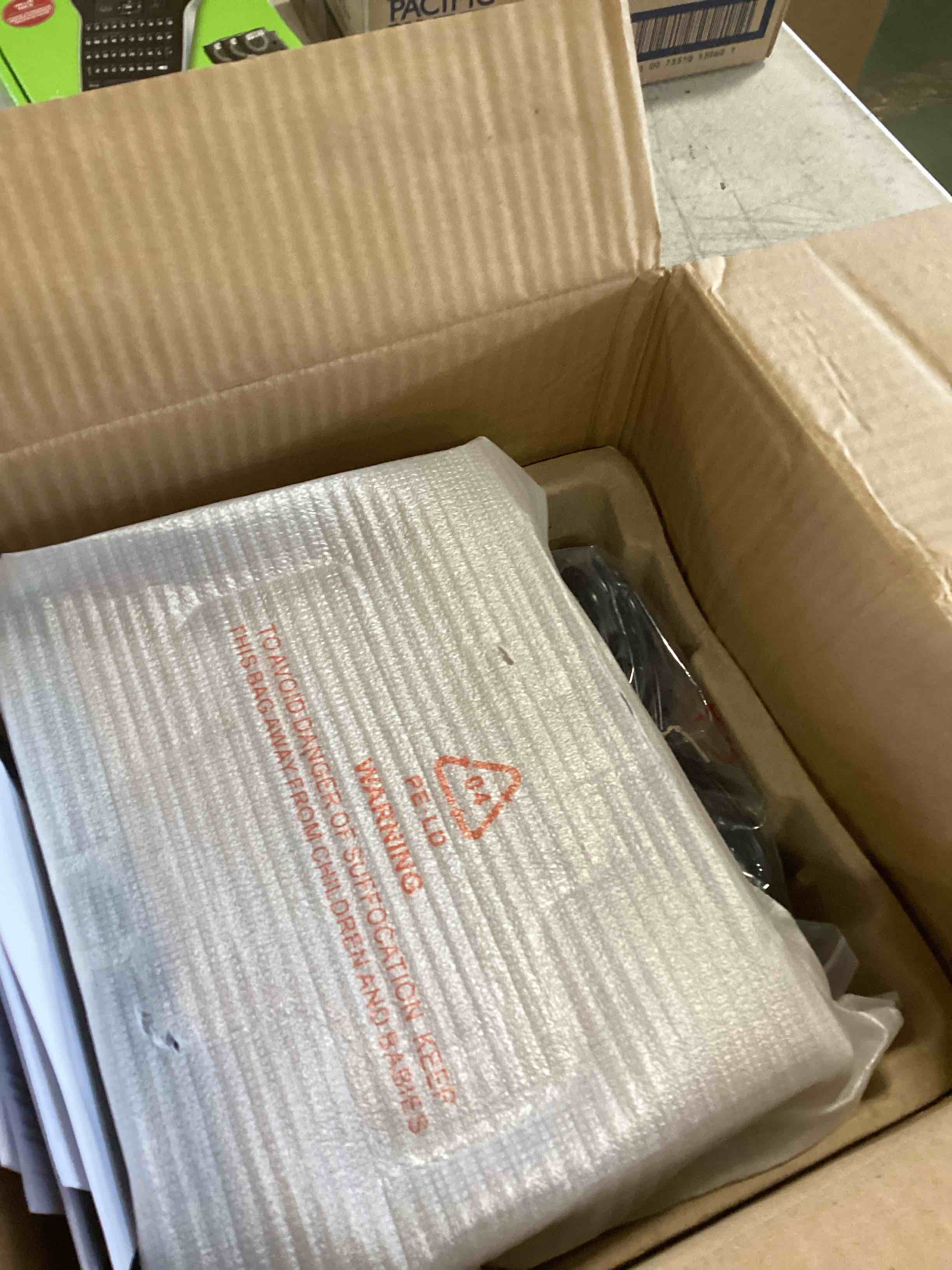 https://s3.amazonaws.com/lotting-images-prod/bidfta/TEA0302950_1726844529761.jpeg