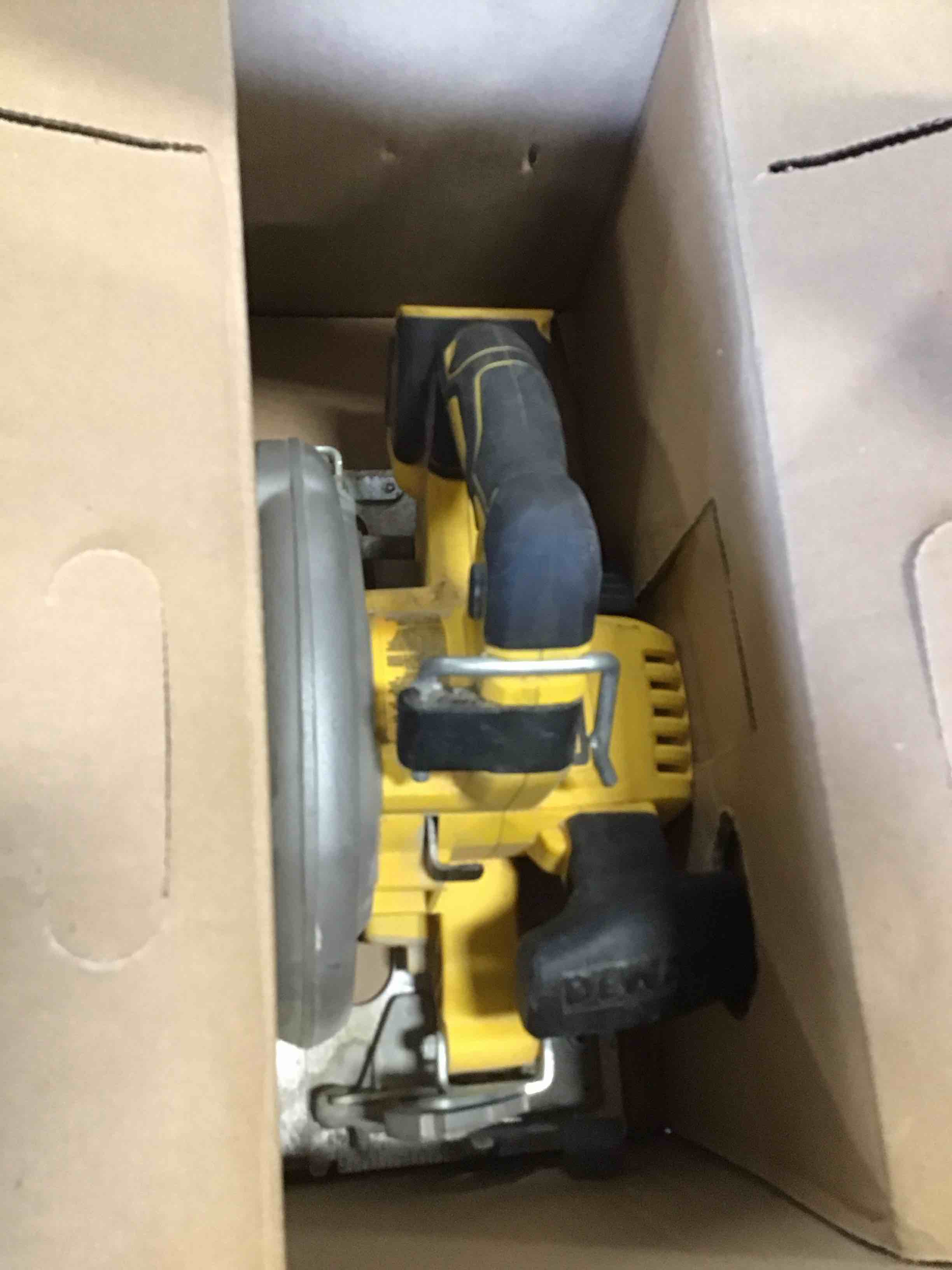 https://s3.amazonaws.com/lotting-images-prod/bidfta/TEA0307420_1726680269963.jpeg