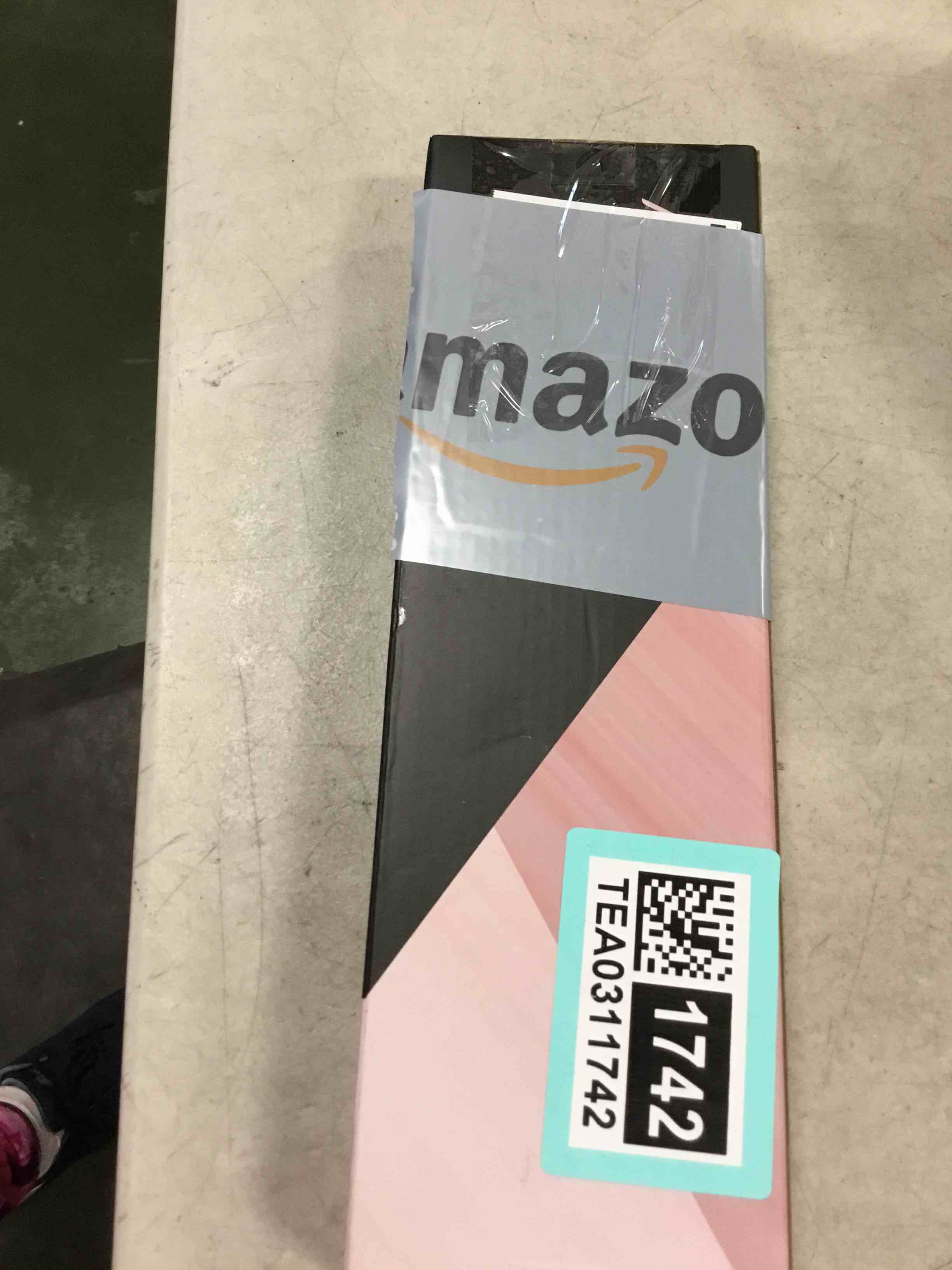 https://s3.amazonaws.com/lotting-images-prod/bidfta/TEA0311742_1727204933937.jpeg