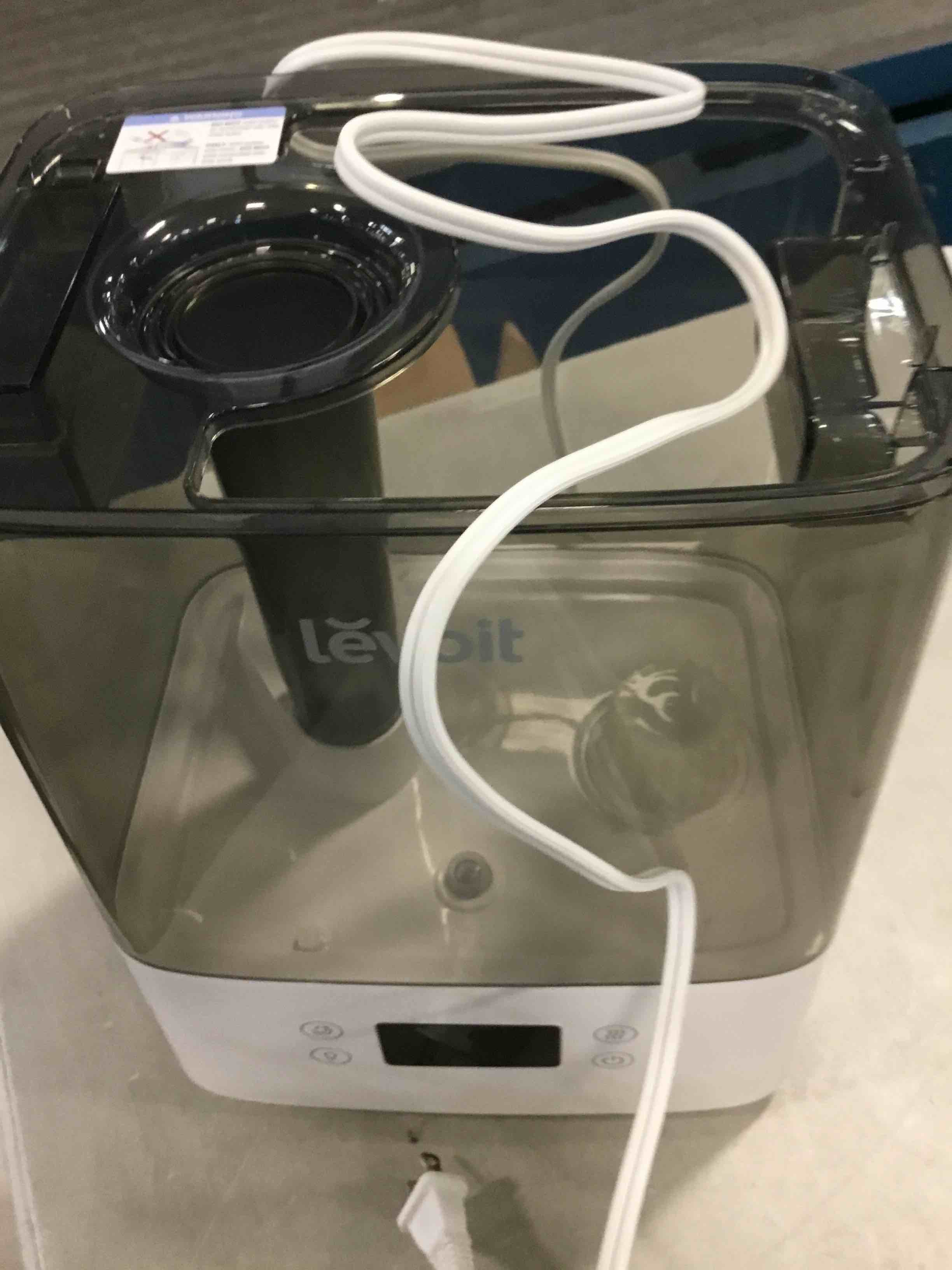 https://s3.amazonaws.com/lotting-images-prod/bidfta/TEA0313426_1727892793945.jpeg