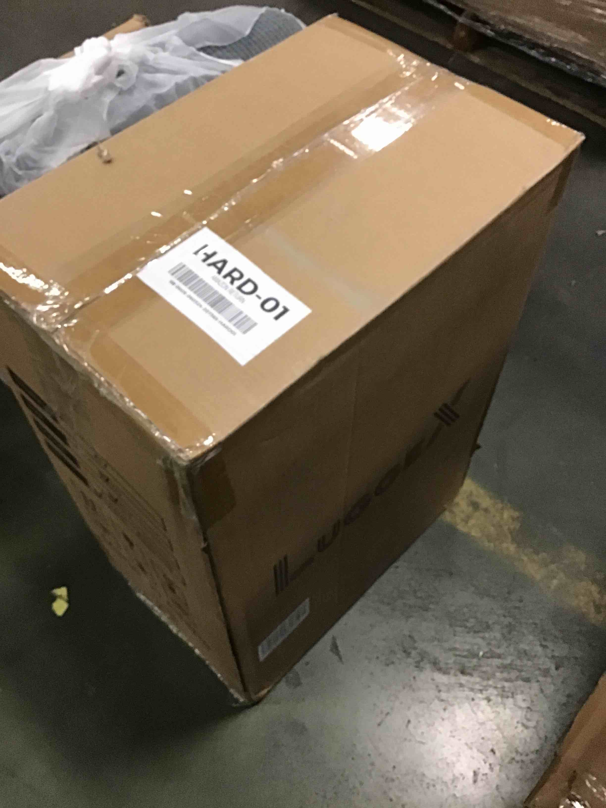 https://s3.amazonaws.com/lotting-images-prod/bidfta/TEA0322574_1728997616015.jpeg