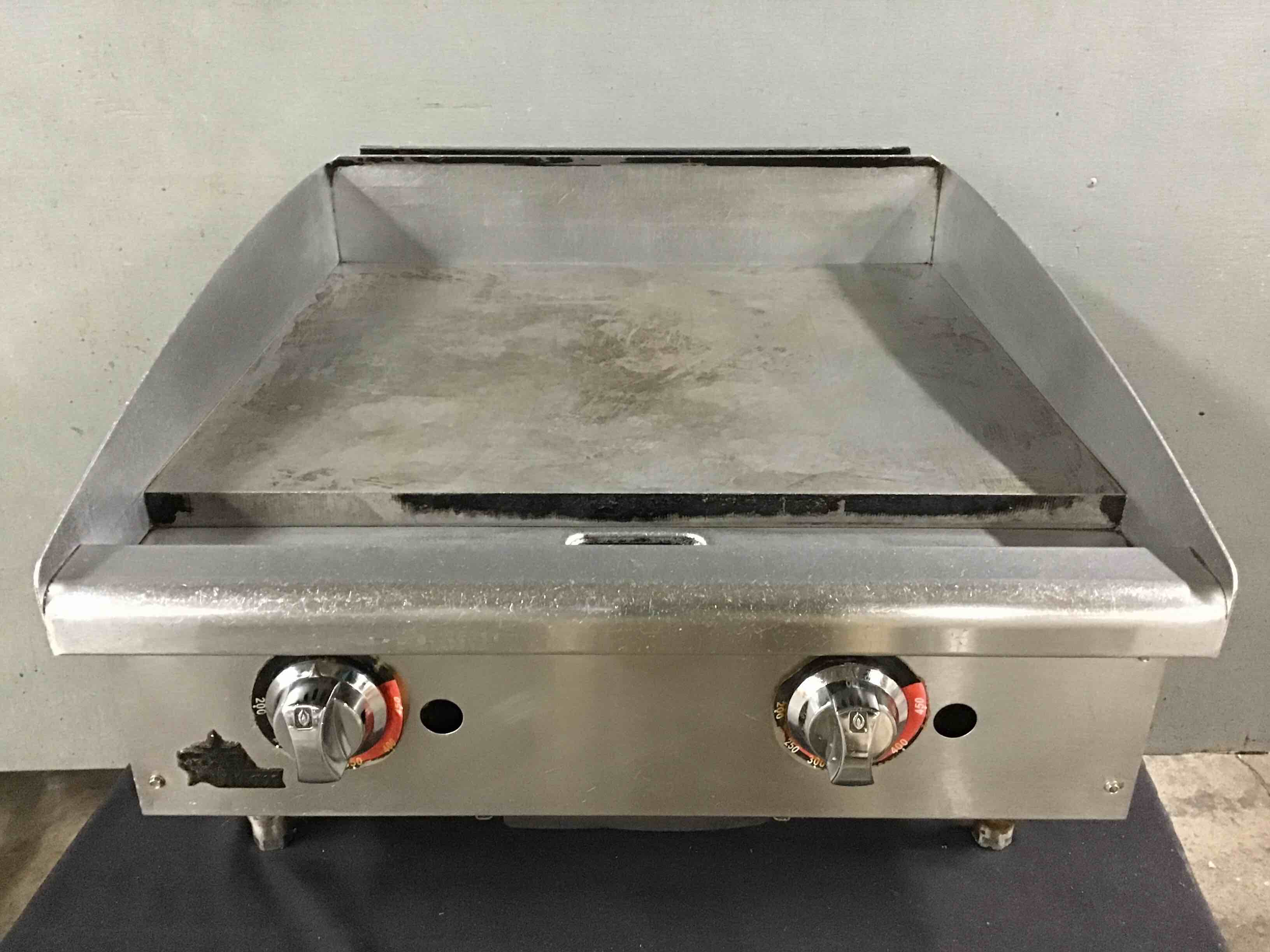 2016 STAR Ultra Max 24 Inch Stainless Steel Natural Gas Thermostat Controlled Flat Grill 