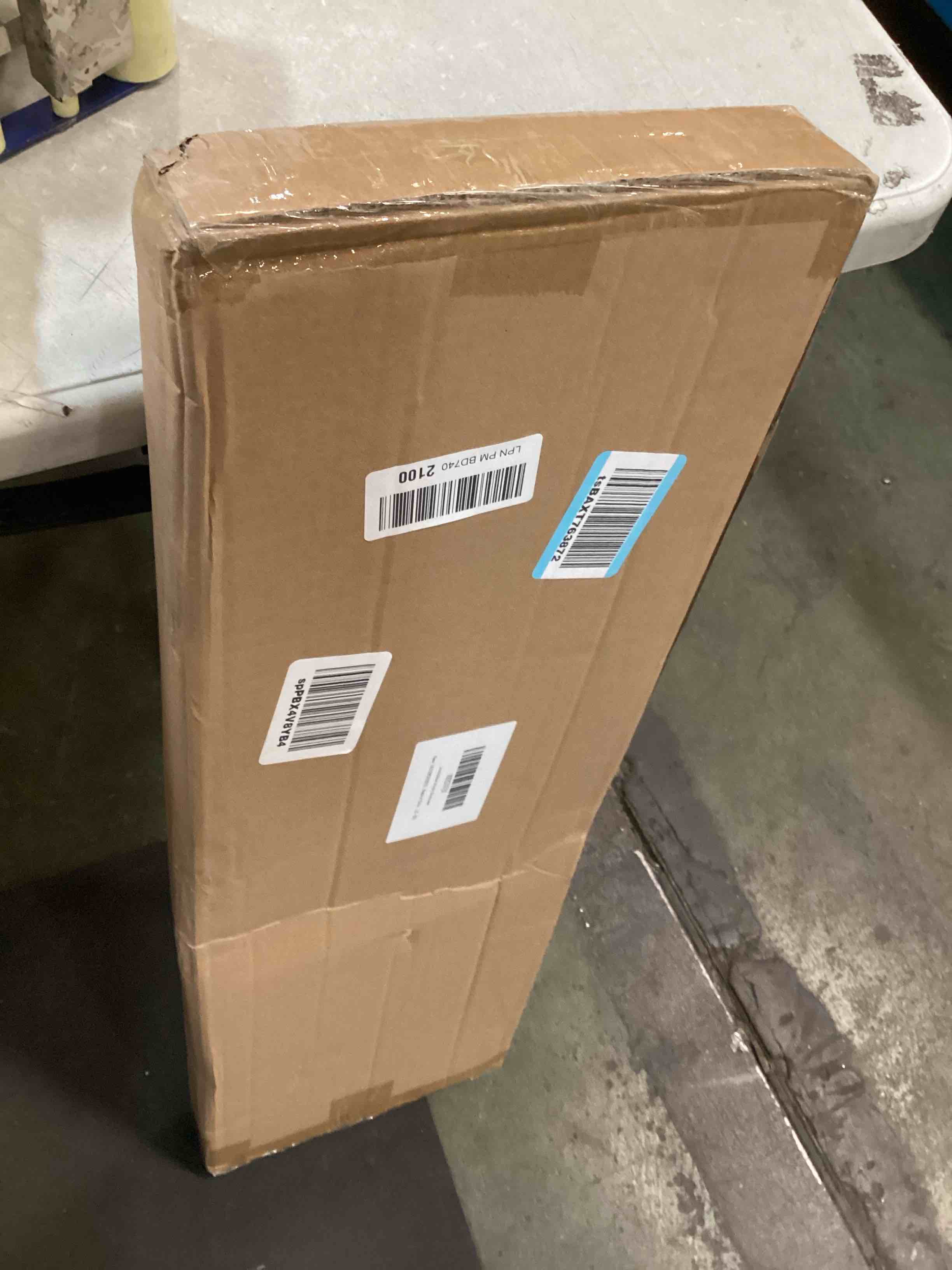 https://s3.amazonaws.com/lotting-images-prod/bidfta/TEA0330144_1728559551534.jpeg